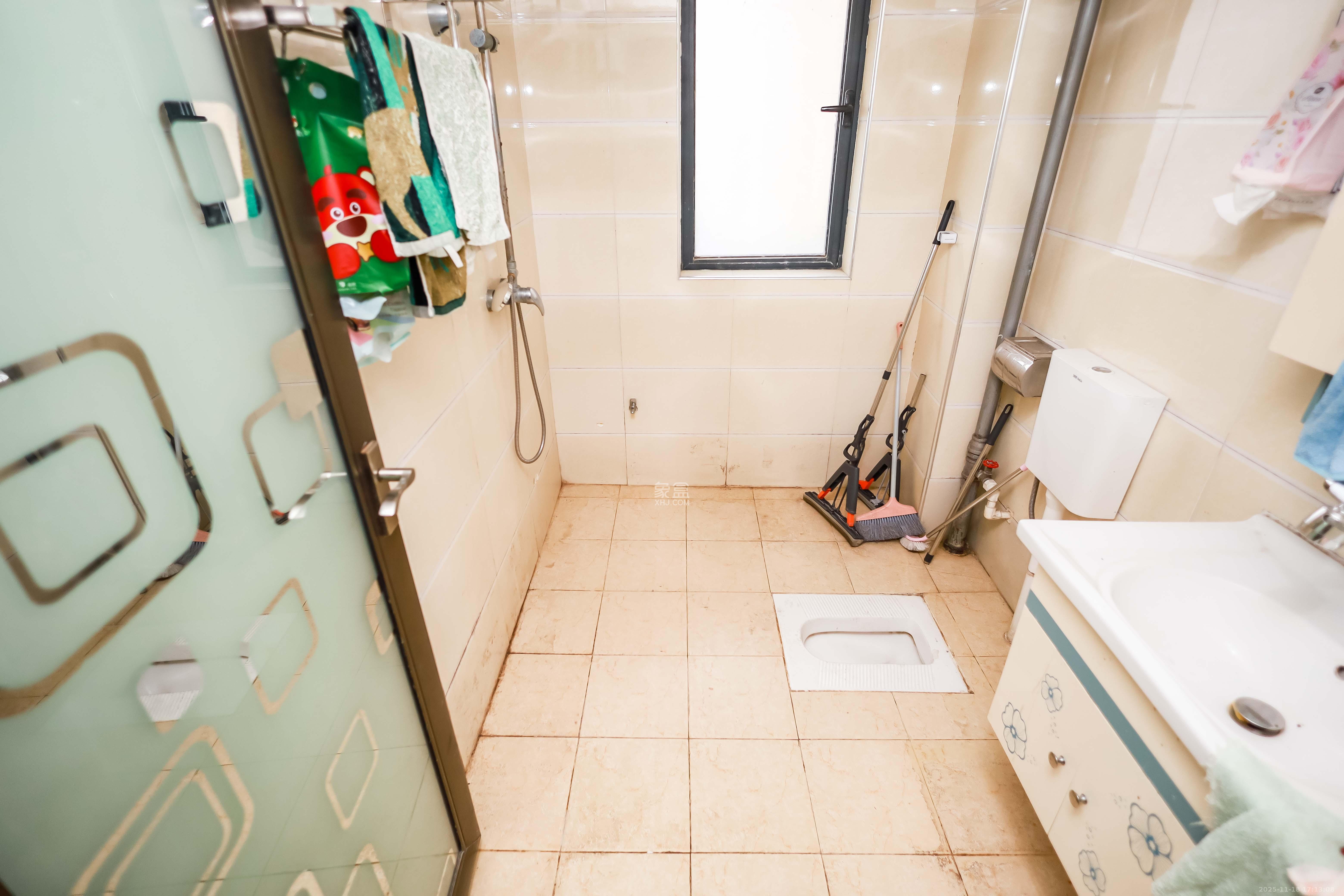 长房时代城  3室2厅2卫    118.8万卫生间