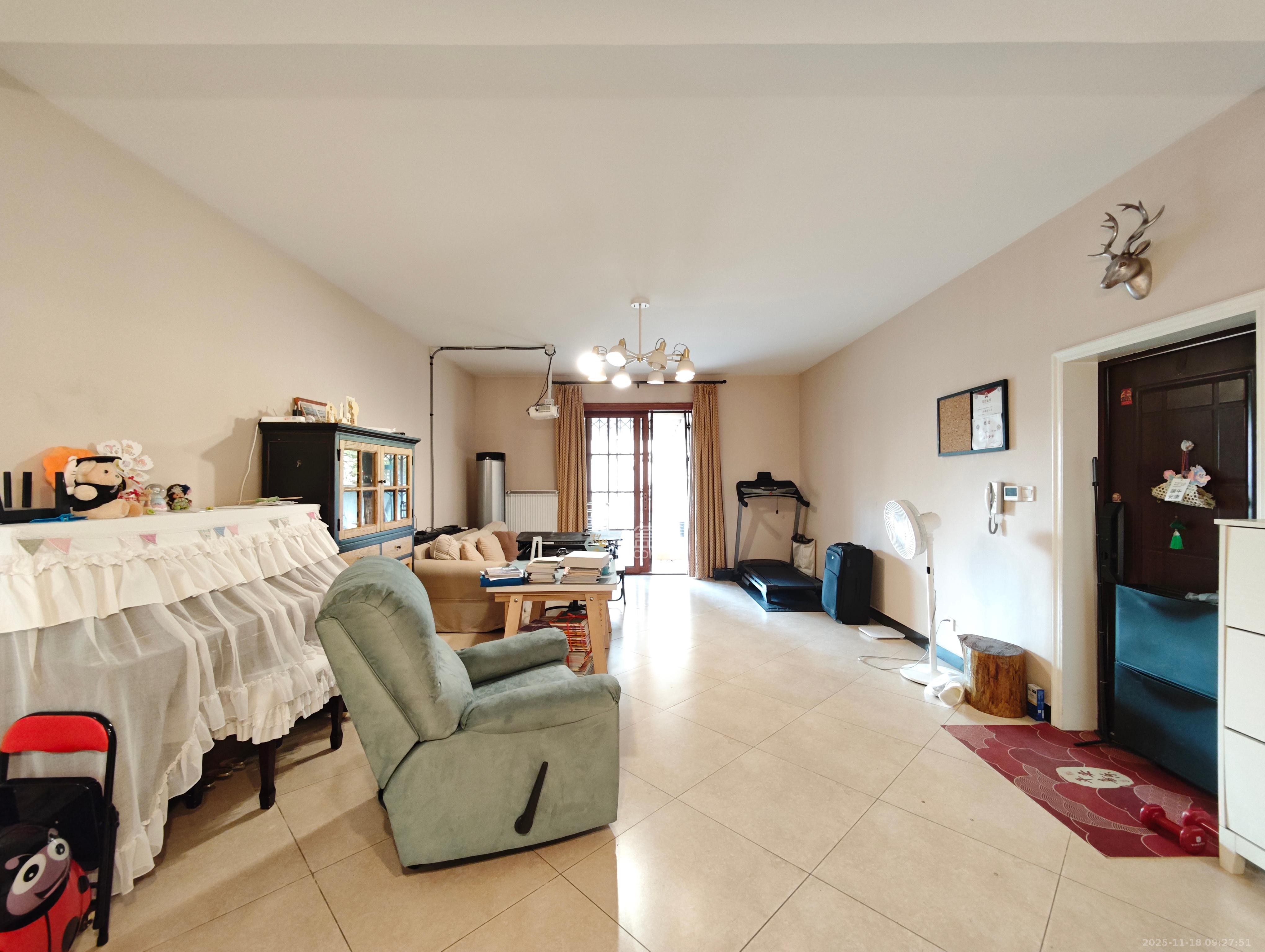 南苑小区 3室2厅2卫 126.0万 南苑小区 3室2厅2卫 126.0万客厅