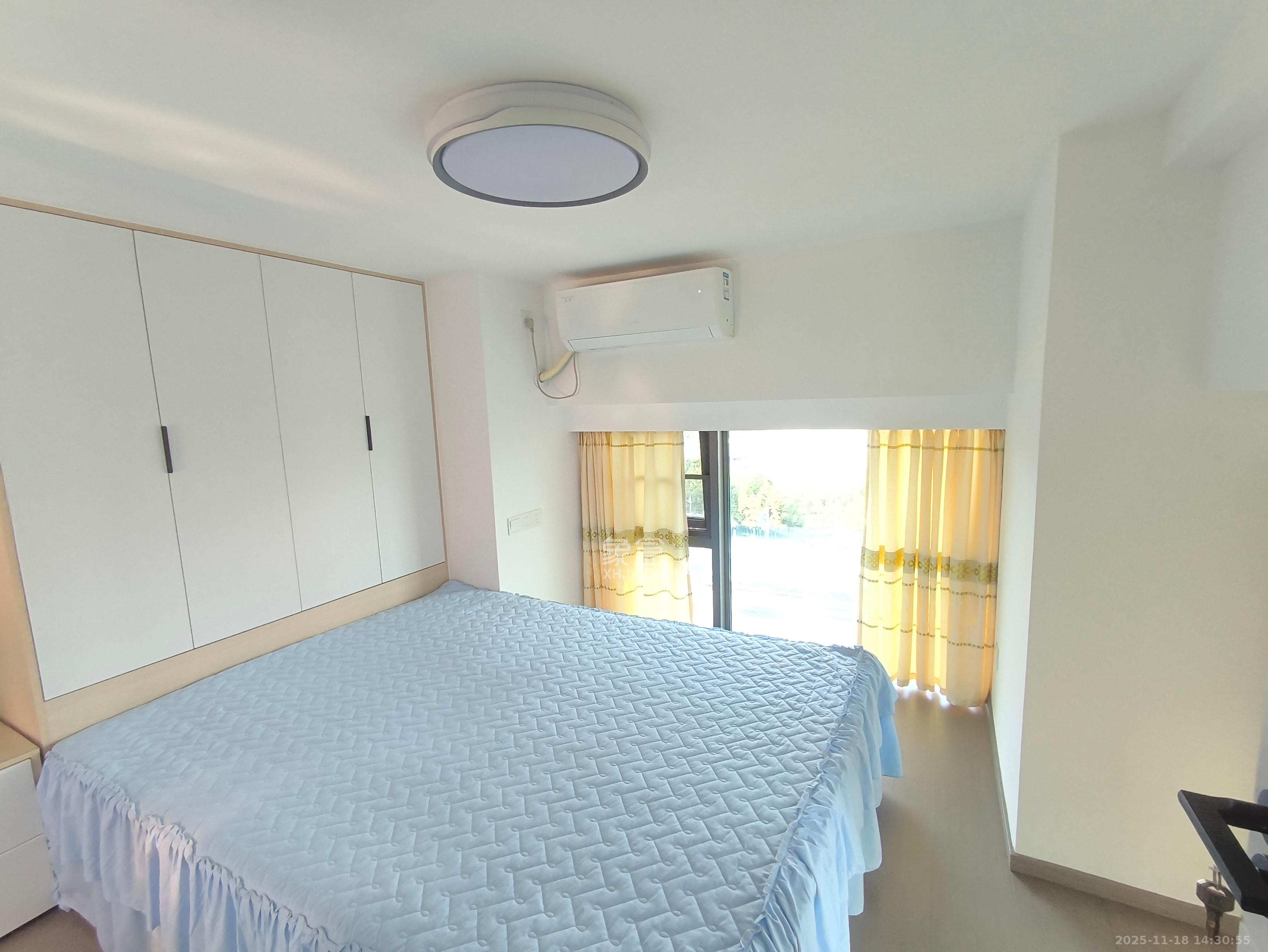 绿地V岛  2室1厅1卫    2300.0元/月室内图