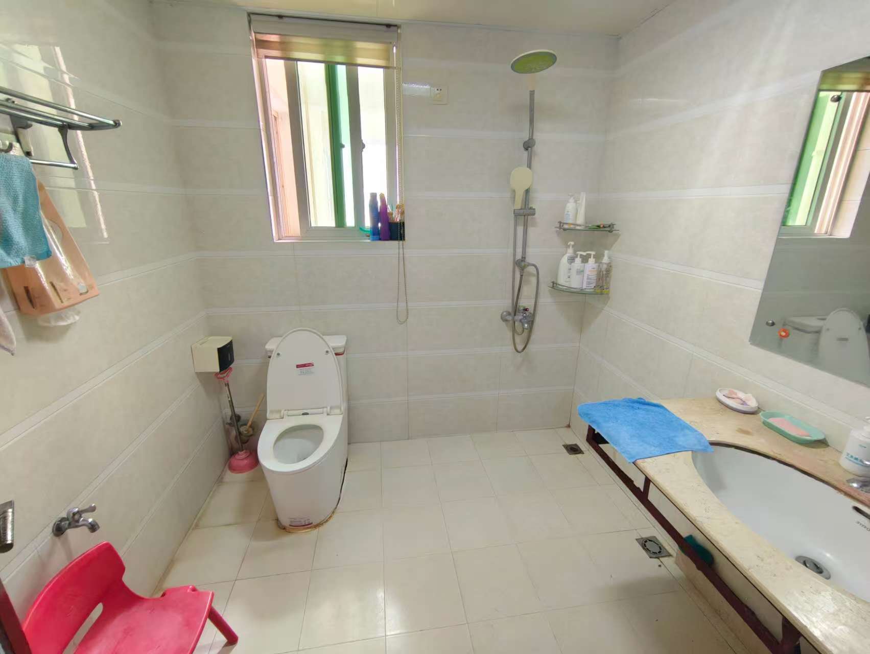 奥林匹克花园 3室2厅2卫 230.0万 奥林匹克花园 3室2厅2卫 230.0万客厅