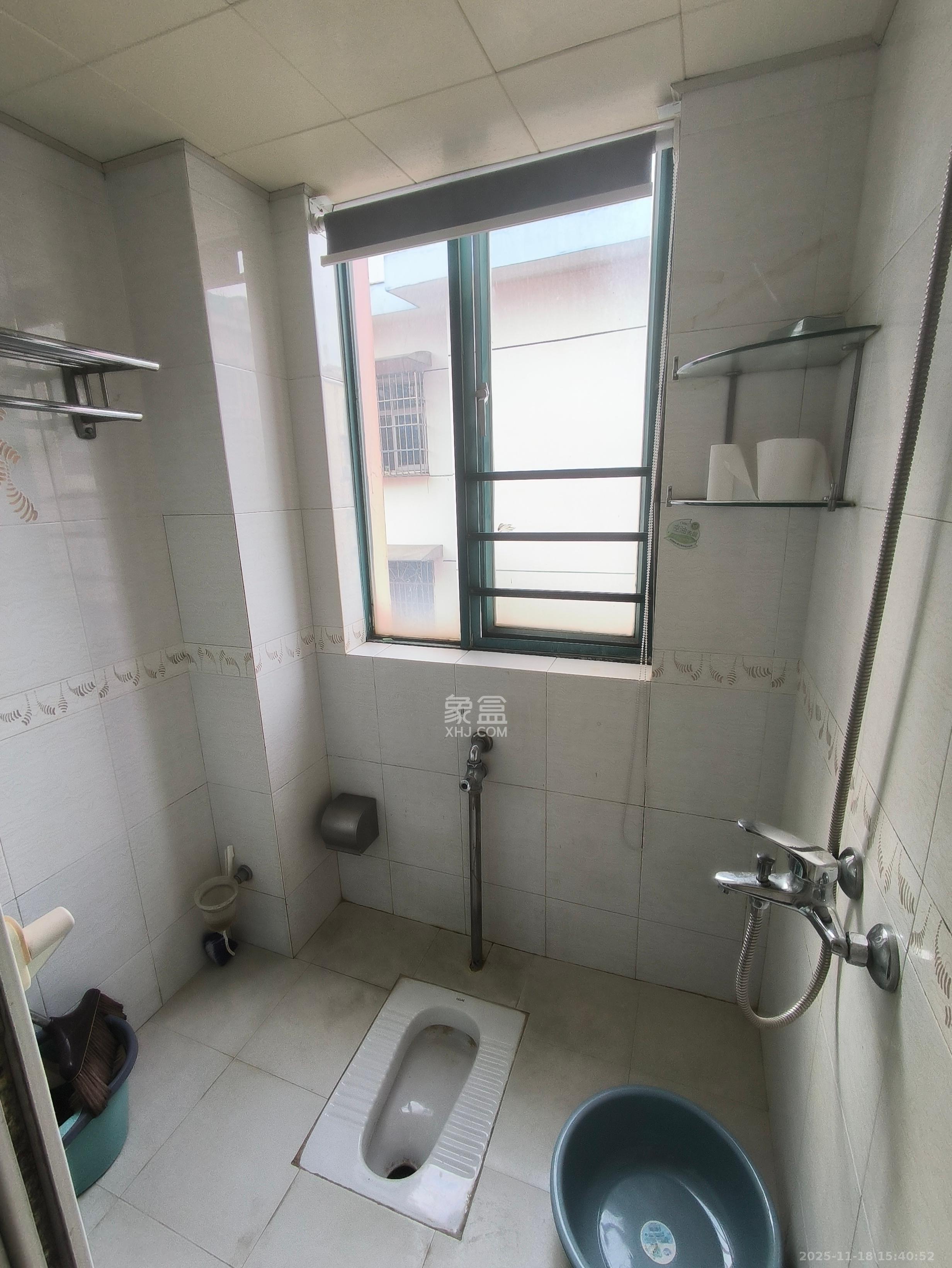 东方新城 3室2厅1卫 2400.0元/月 东方新城 3室2厅1卫 2400.0元/月室内图