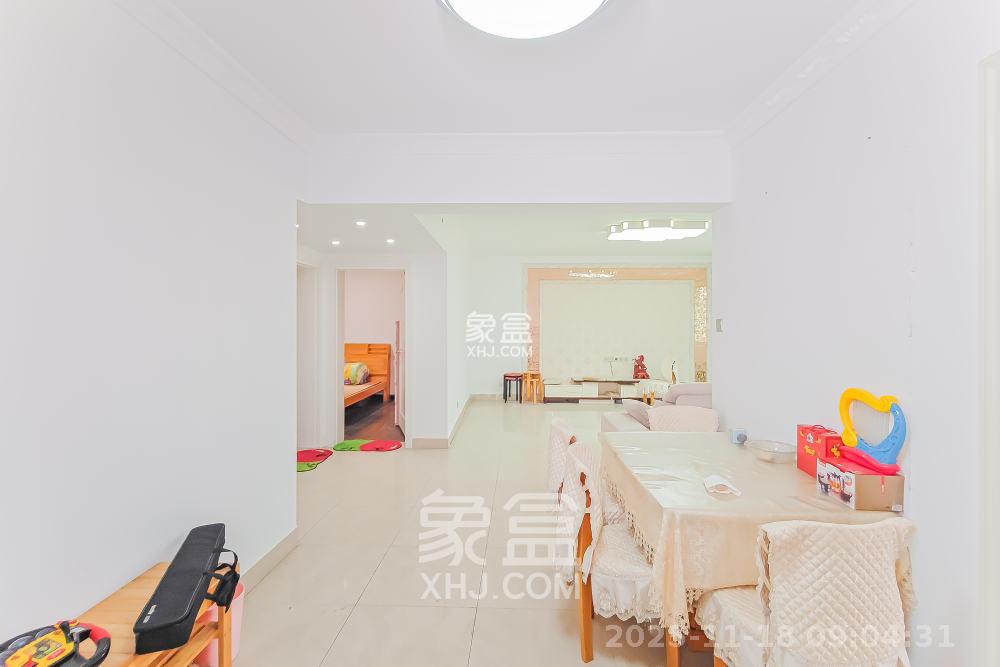 南建公寓  3室2厅2卫    2000.0元/月室内图