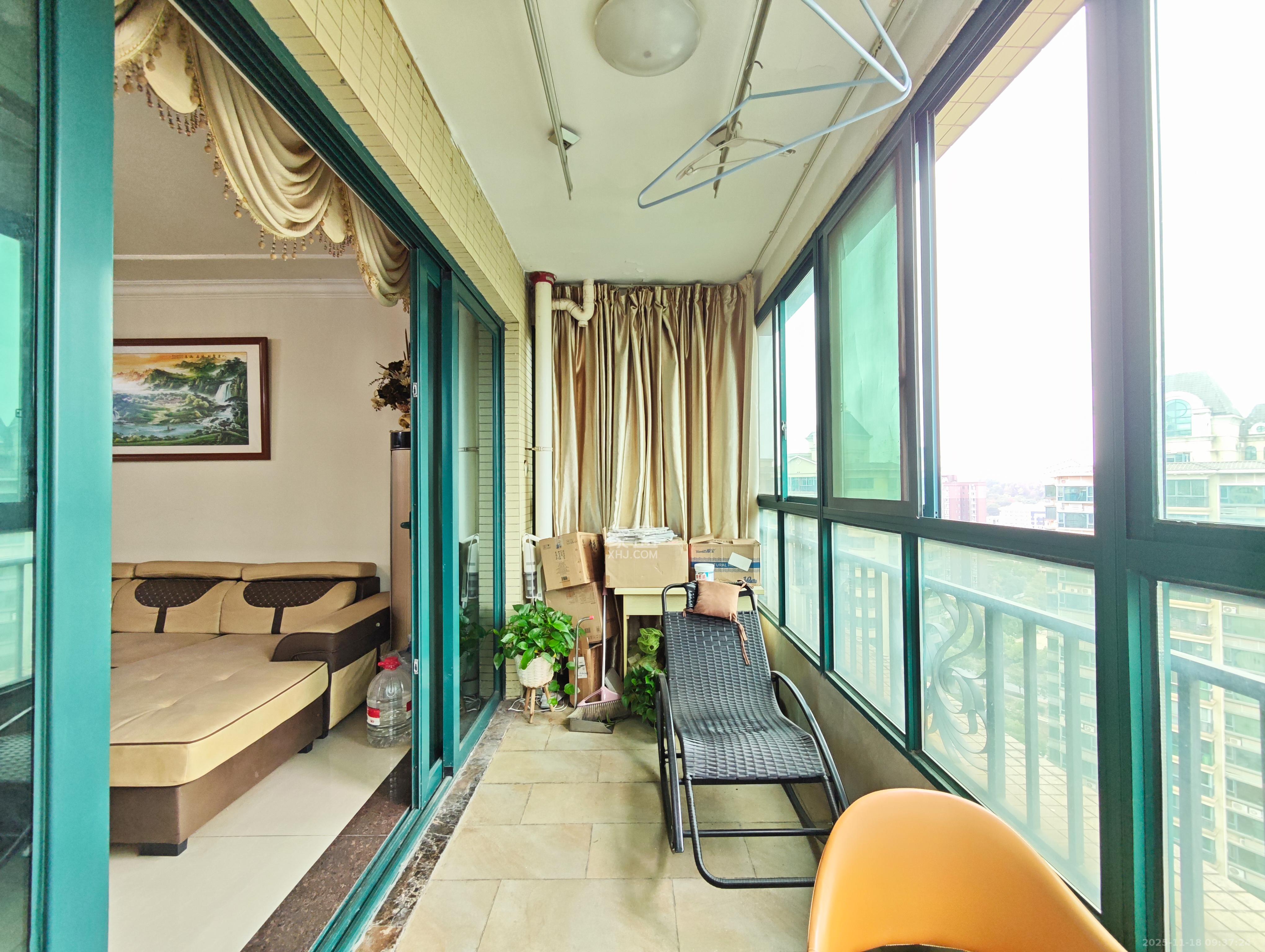 恒大城  4室2厅2卫    98.8万阳台