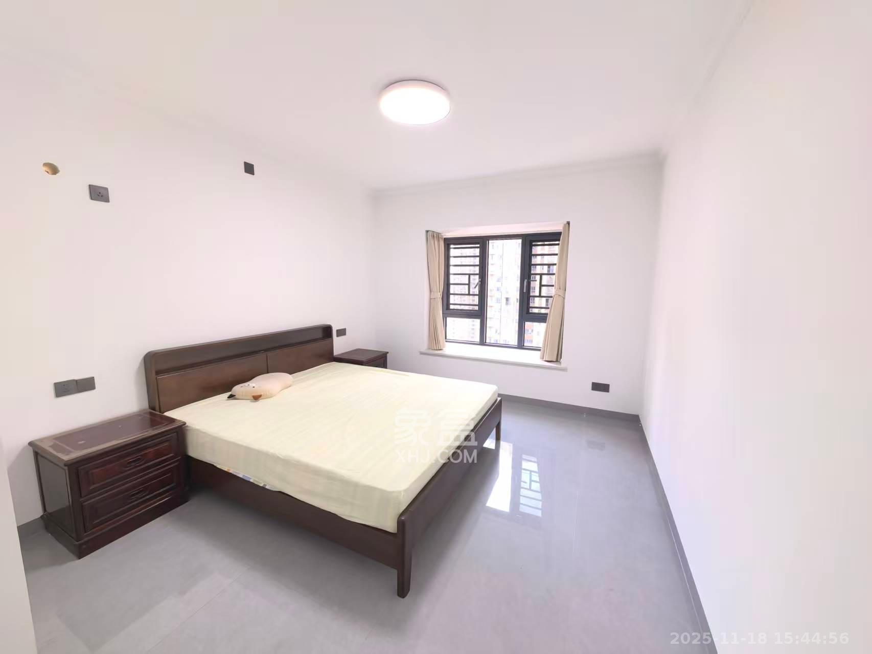 荣盛花语城  4室2厅2卫    2500.0元/月室内图