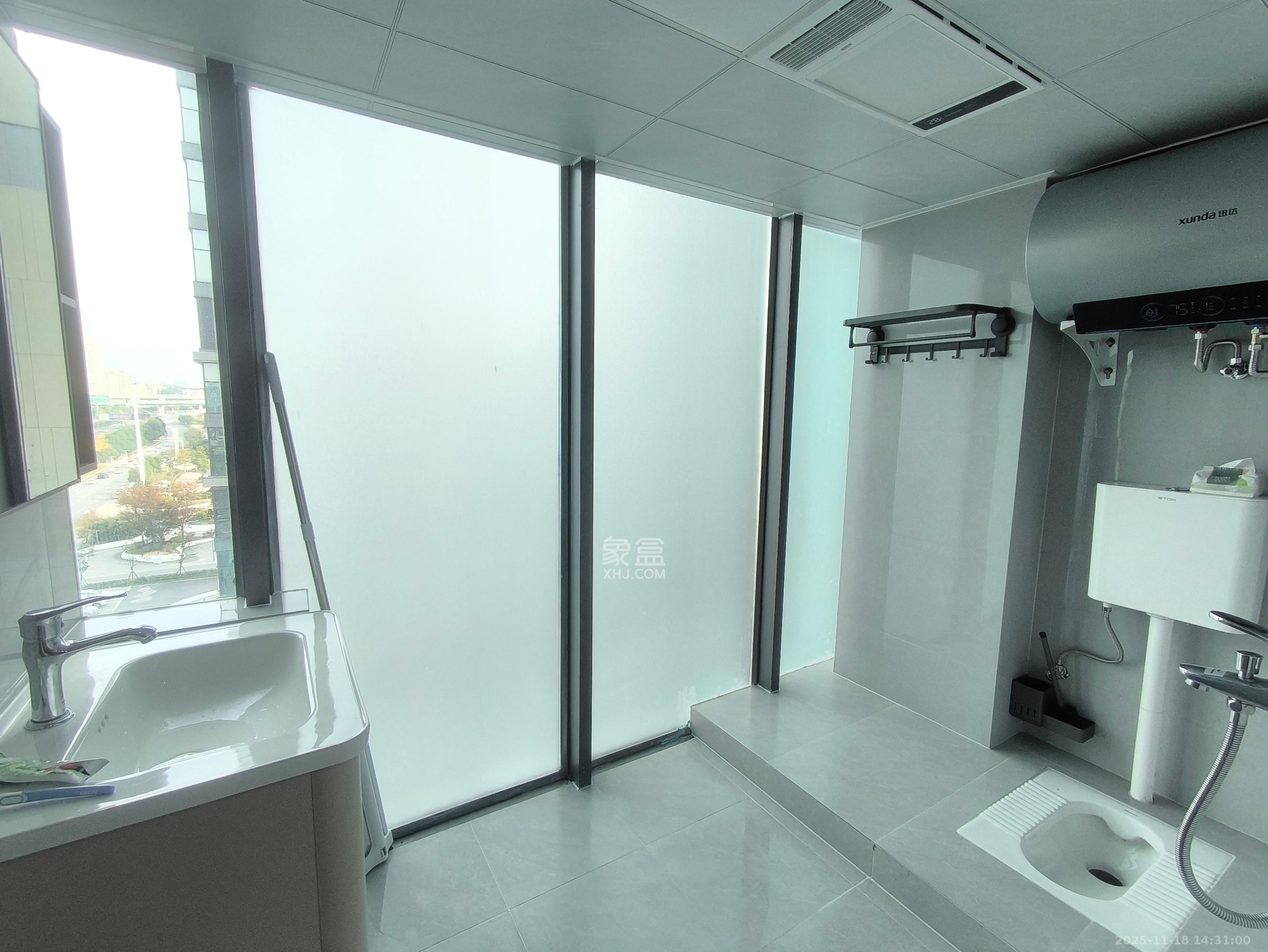 绿地V岛 2室1厅1卫 2300.0元/月 绿地V岛 2室1厅1卫 2300.0元/月室内图