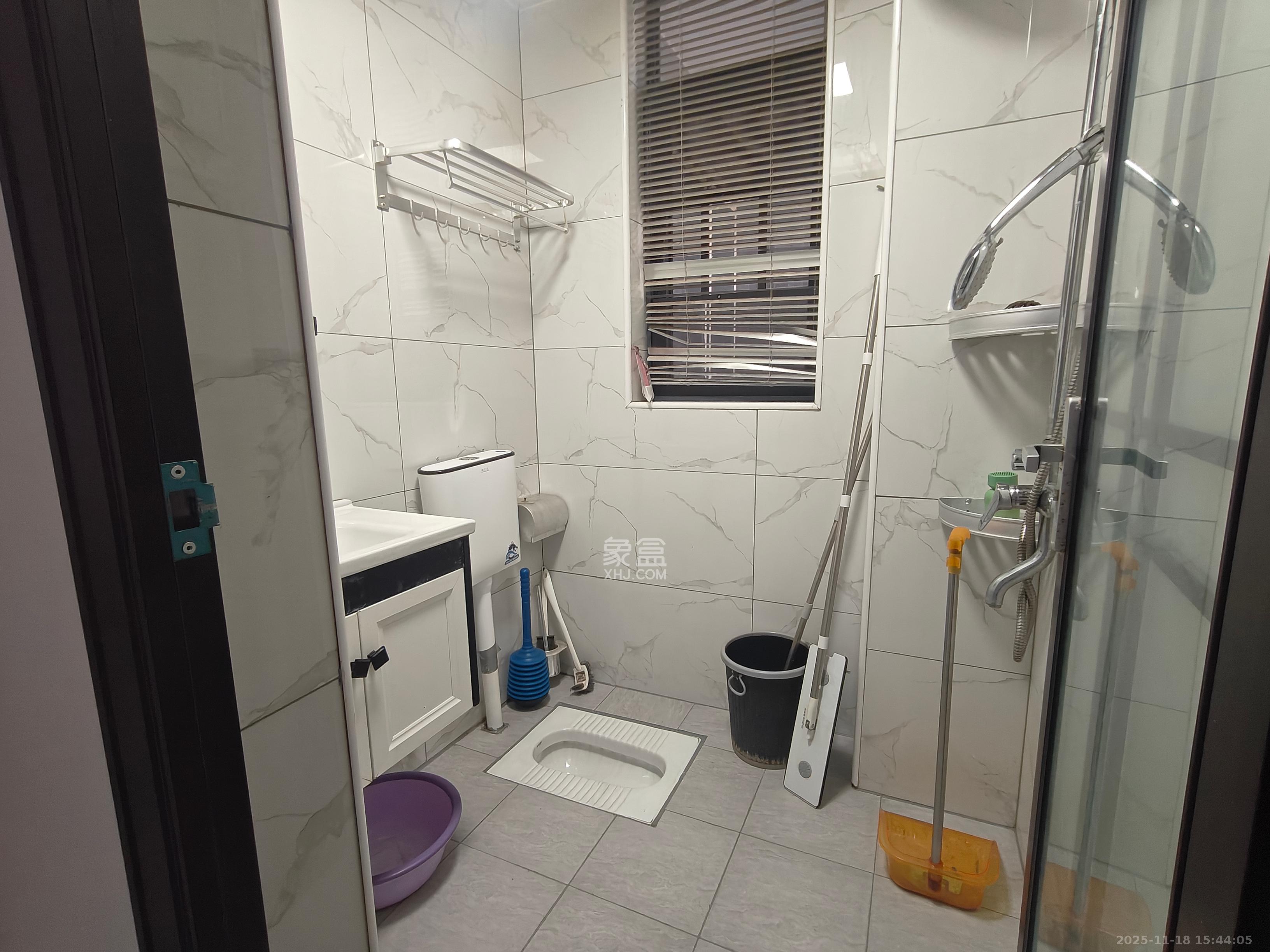 和庄  3室2厅2卫    2800.0元/月室内图