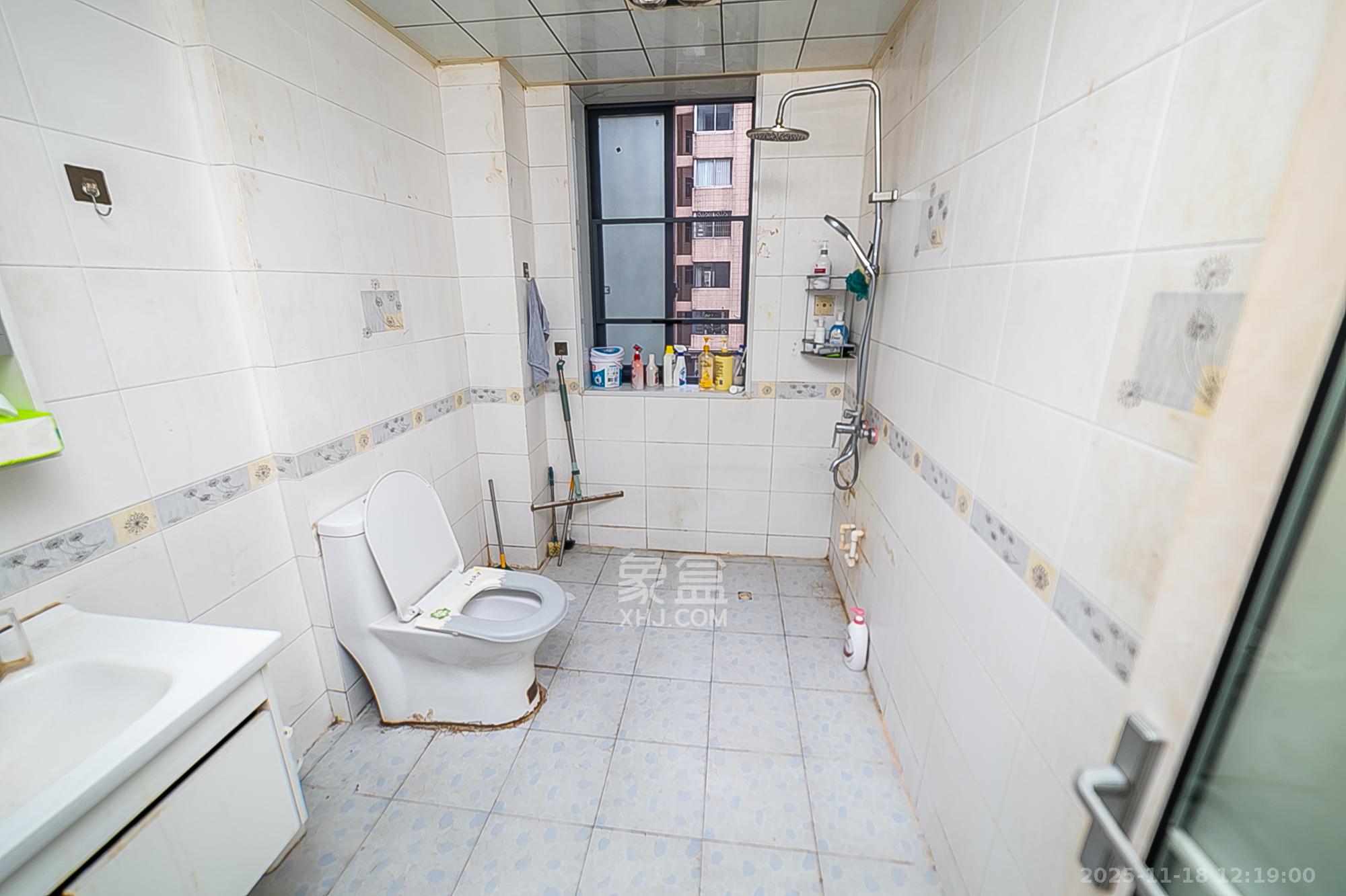 白沙花园 4室2厅2卫 118.0万 白沙花园 4室2厅2卫 118.0万卫生间