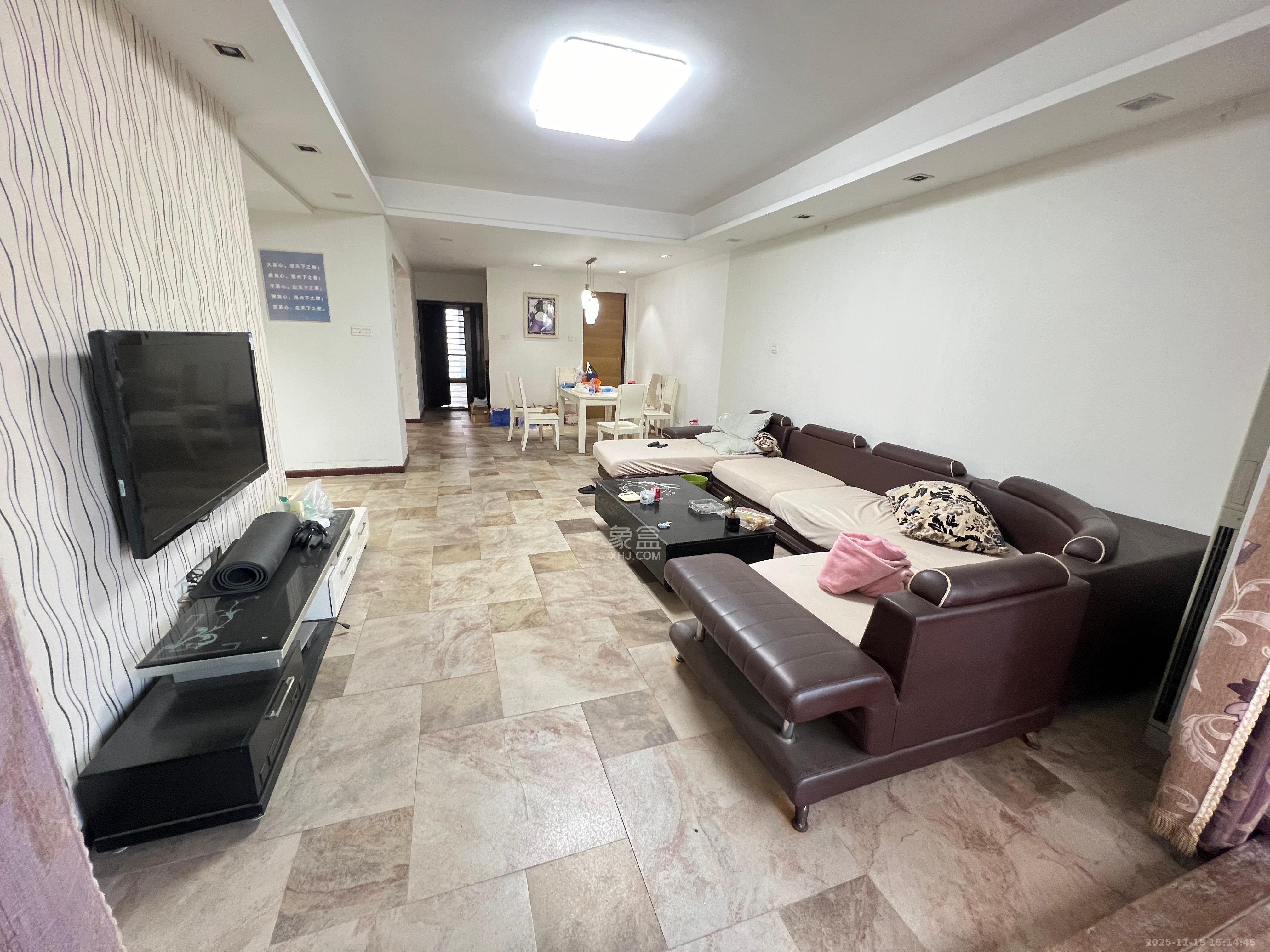 岳泰理想城 3室1厅2卫 4000.0元/月 岳泰理想城 3室1厅2卫 4000.0元/月室内图