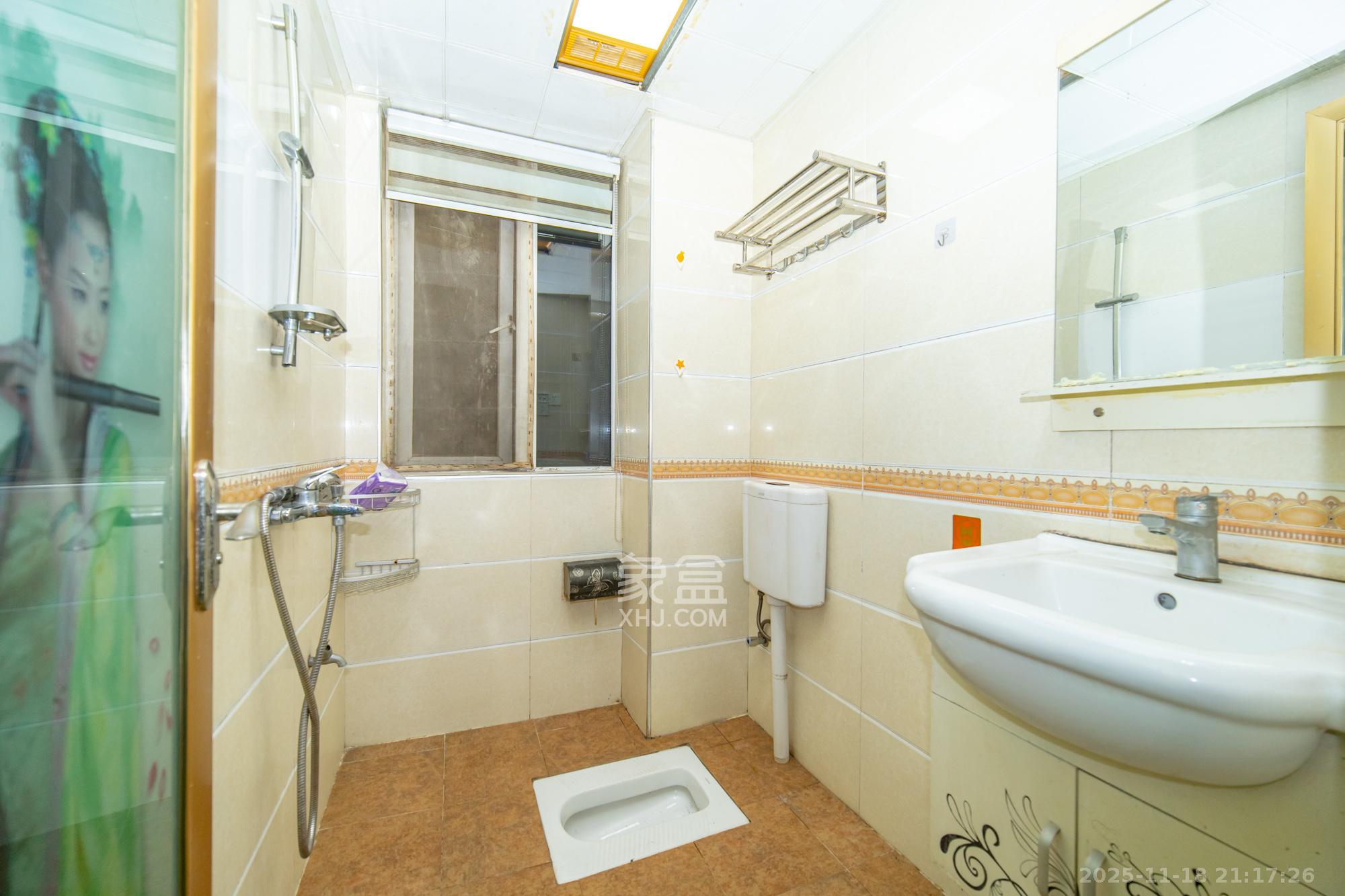 新长海广场  2室2厅1卫    45.0万卫生间