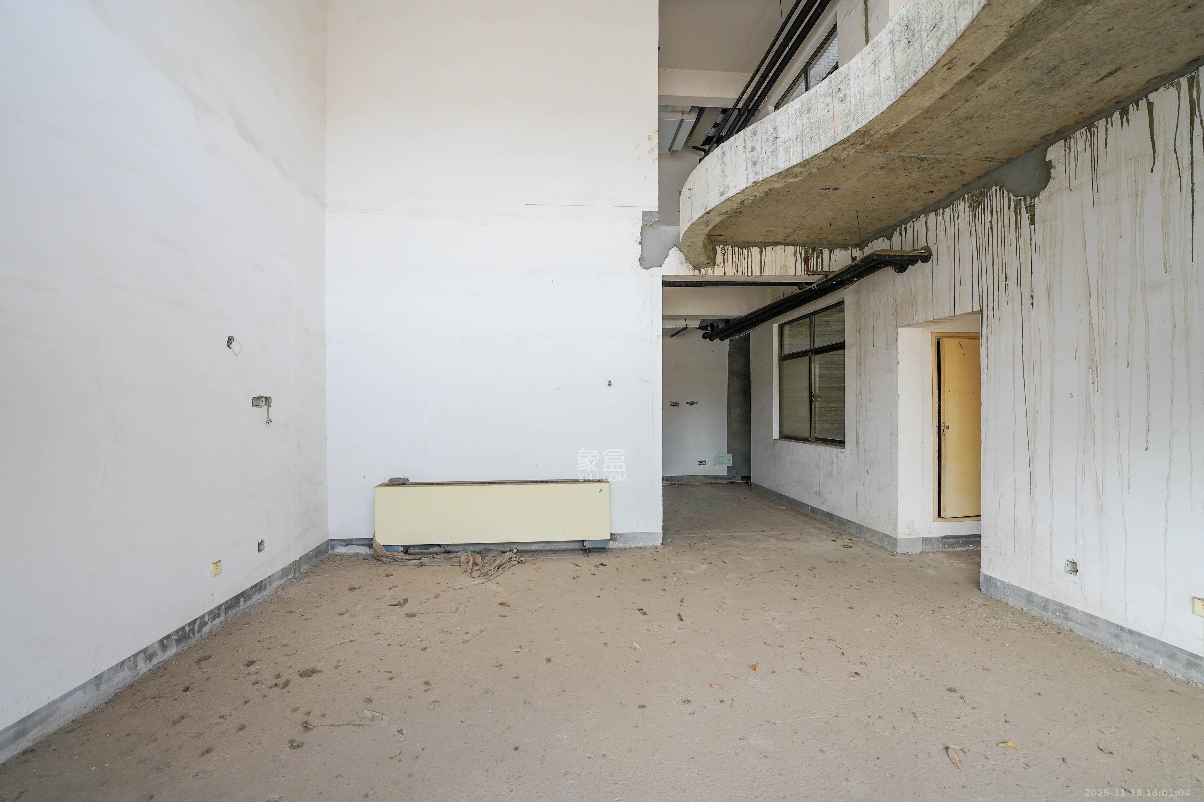 金汇园（鄱馨苑、省国税局单位房）  6室2厅3卫    482.8万客厅