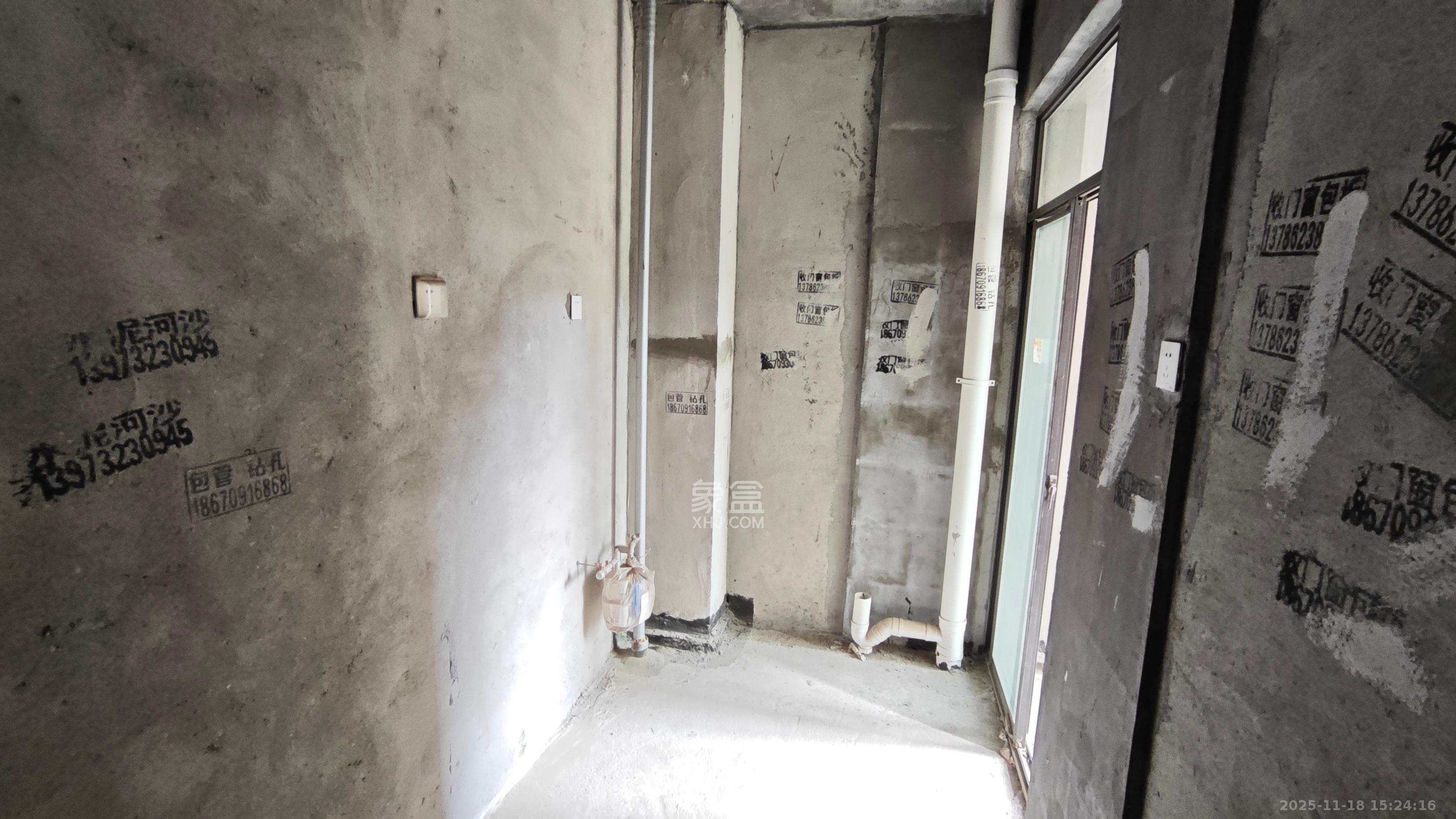 天元美居乐  3室2厅2卫    44.8万客厅