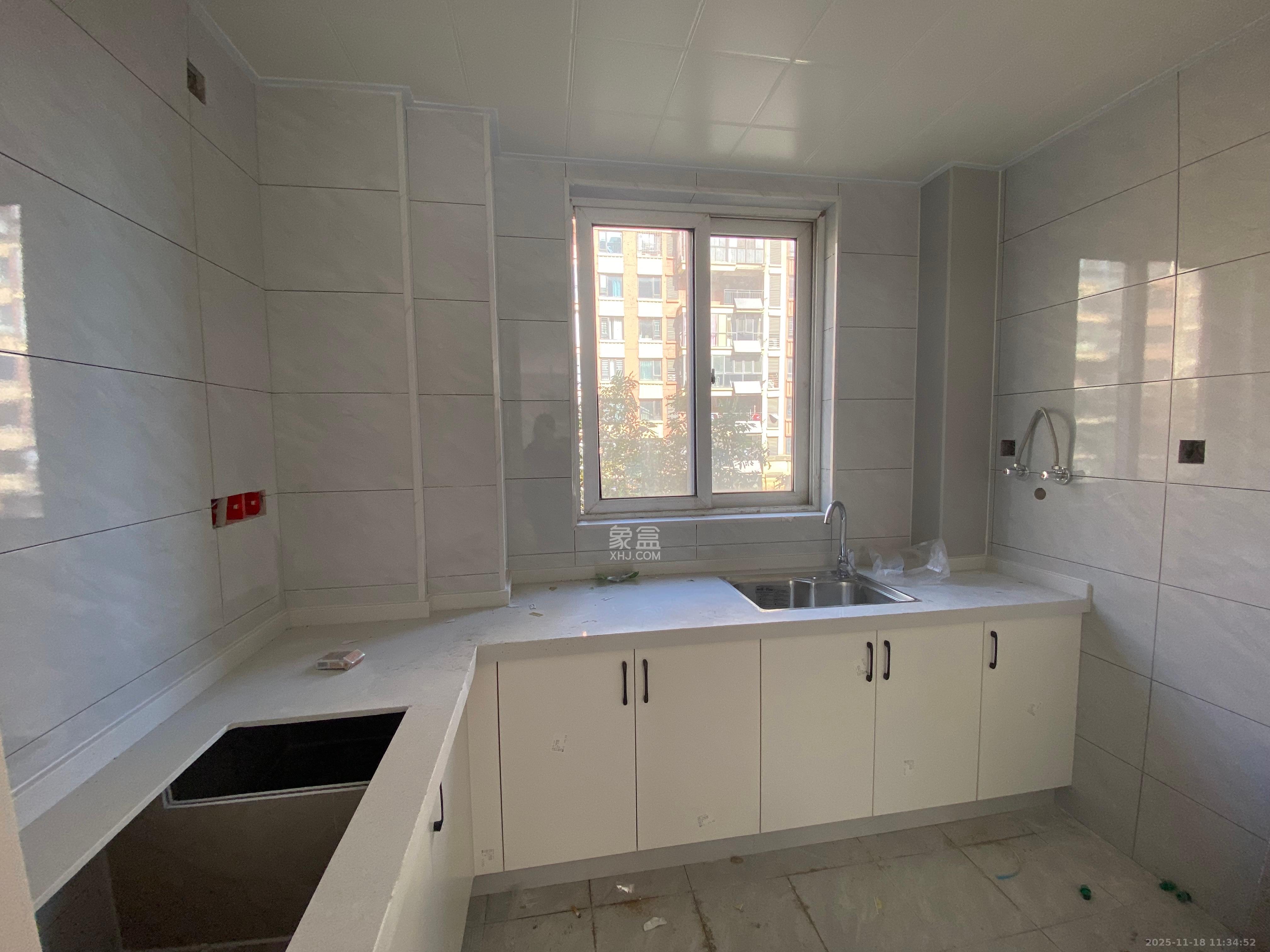 新城国际花都  3室2厅2卫    2000.0元/月室内图