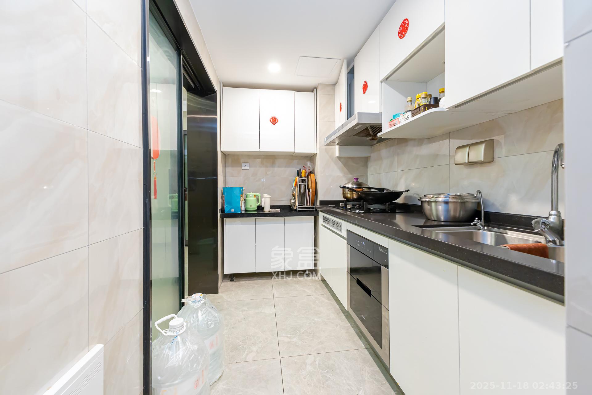 时代倾城四期  3室2厅2卫    110.0万厨房