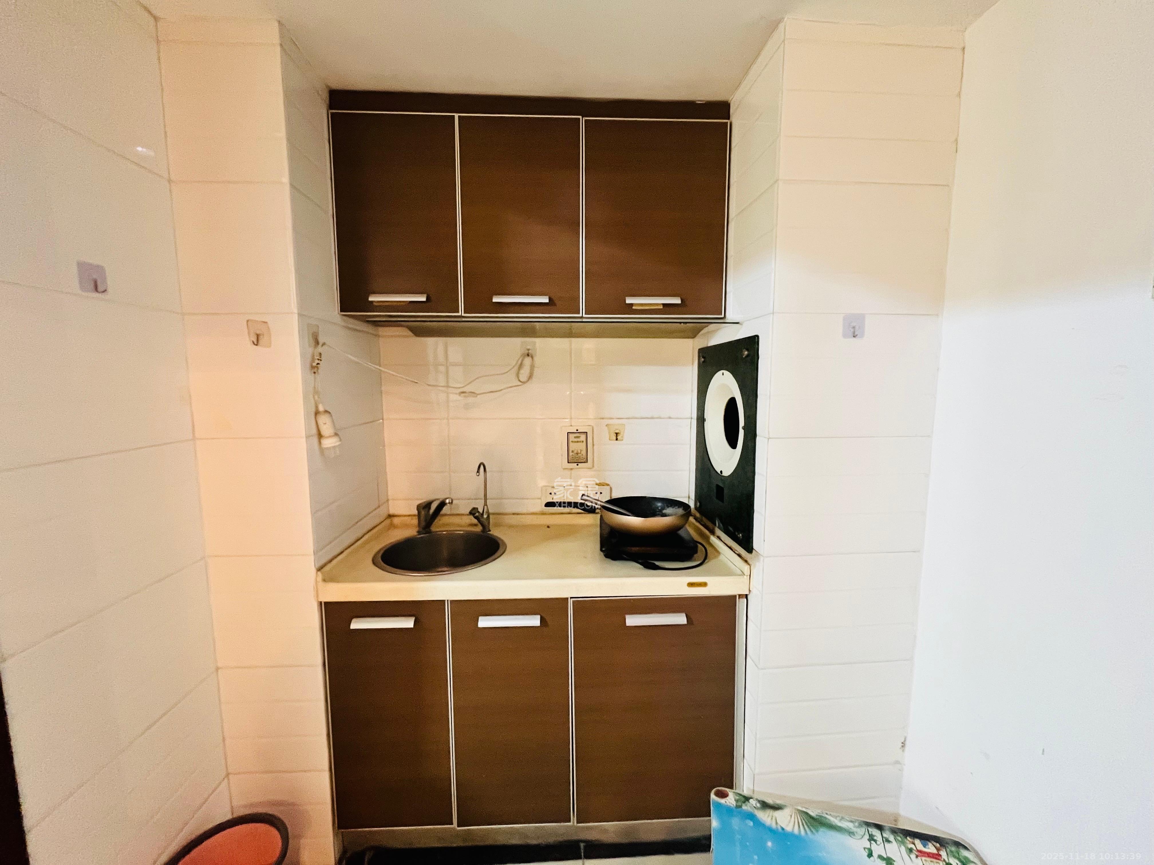 标志商务中心  1室1厅1卫    1200.0元/月室内图