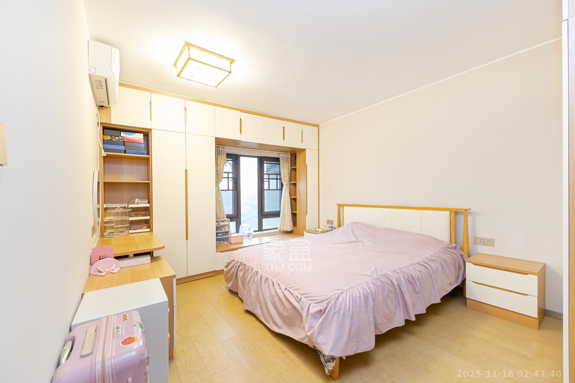 时代倾城四期  3室2厅2卫    110.0万卧室