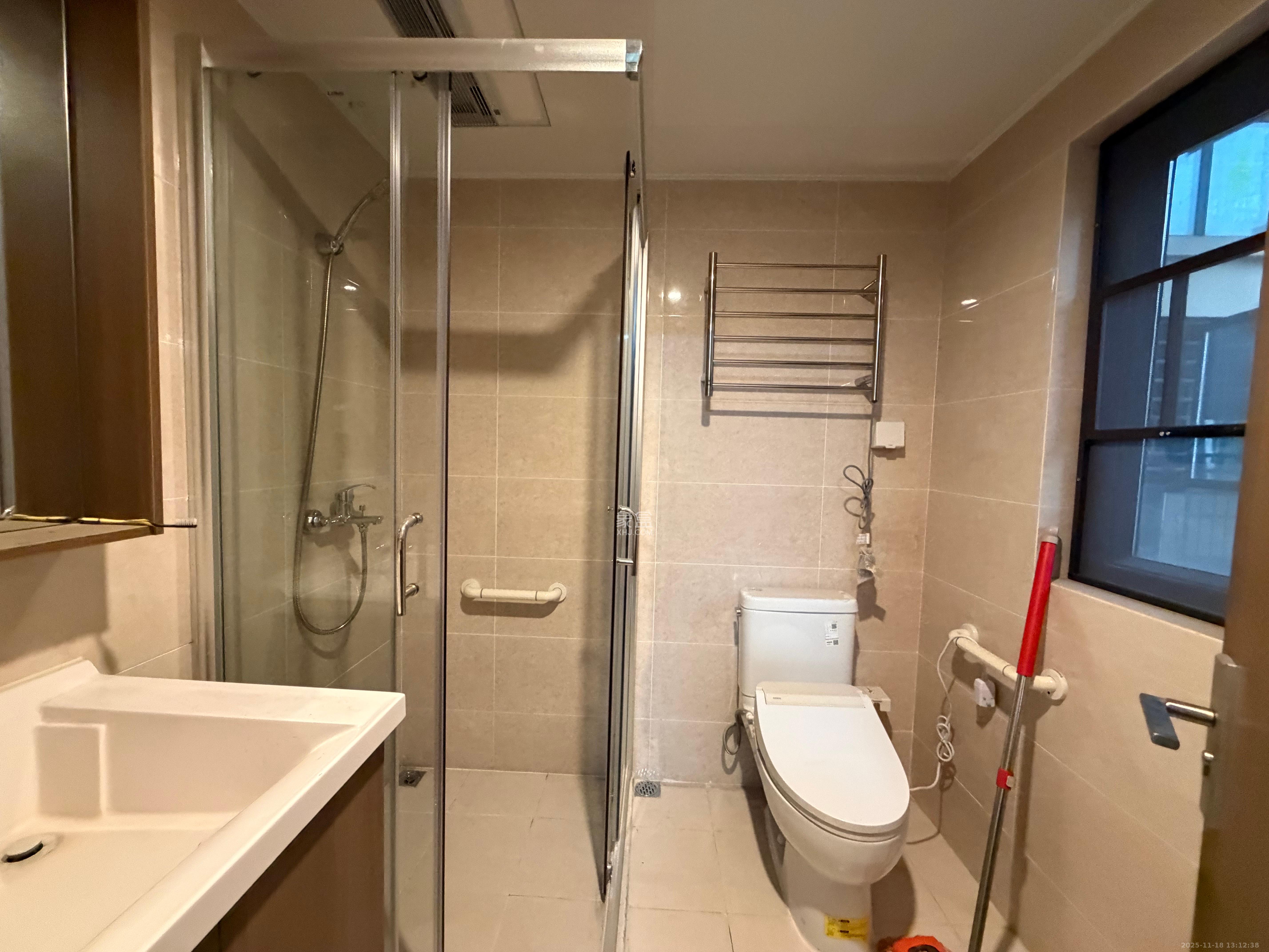 保利香槟国际  5室2厅2卫    2800.0元/月室内图