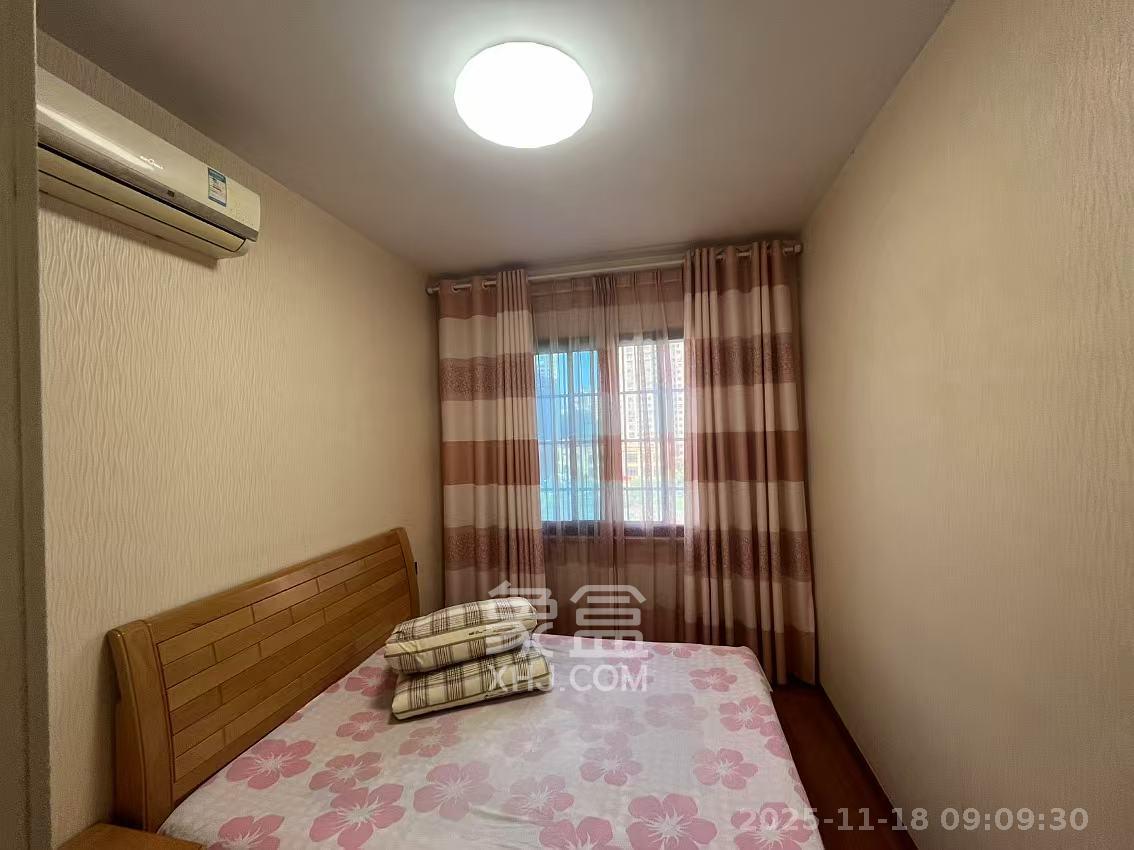 紫御江山  3室2厅1卫    2400.0元/月