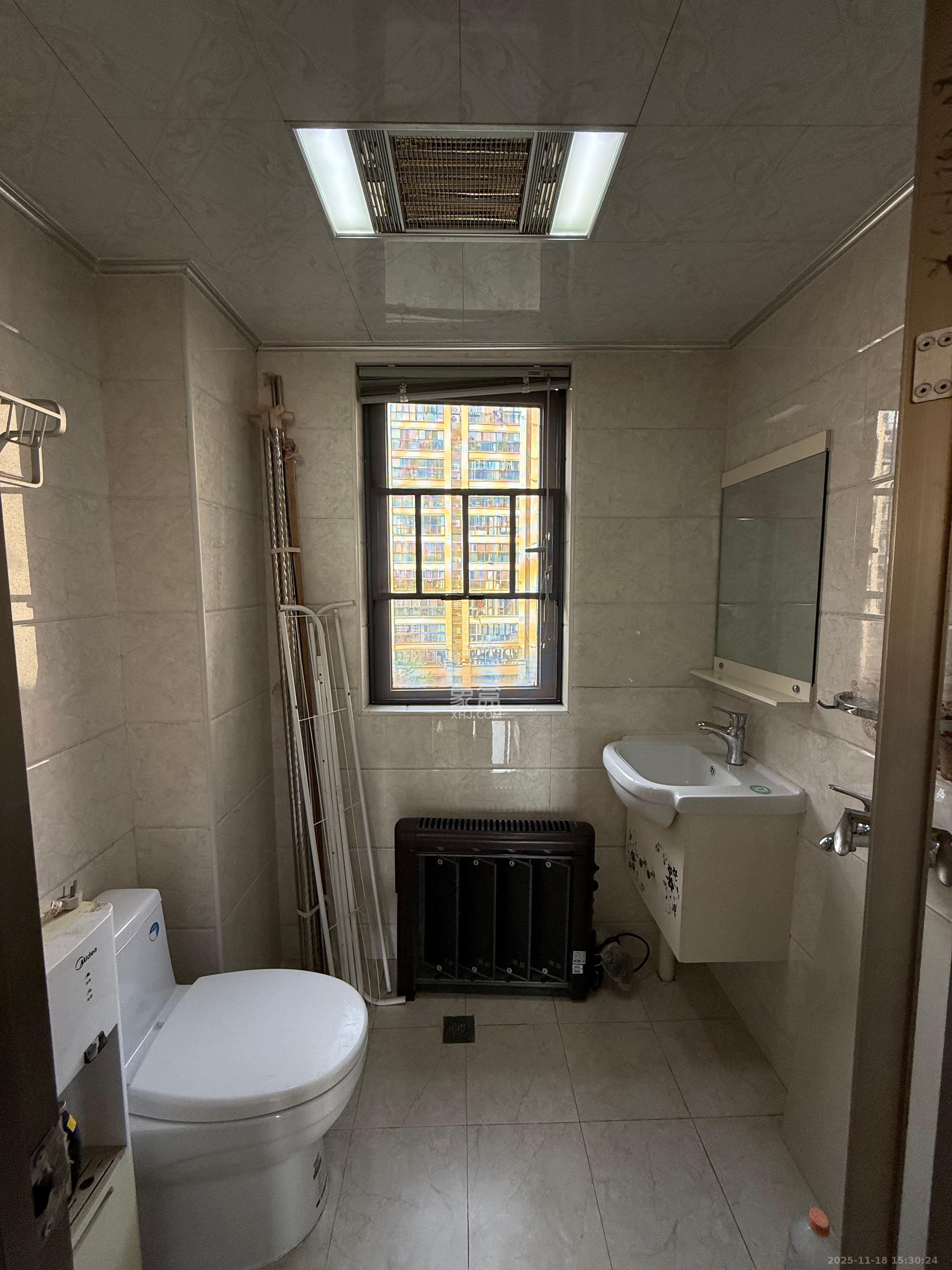 中建芙蓉嘉苑  3室2厅2卫    2400.0元/月室内图