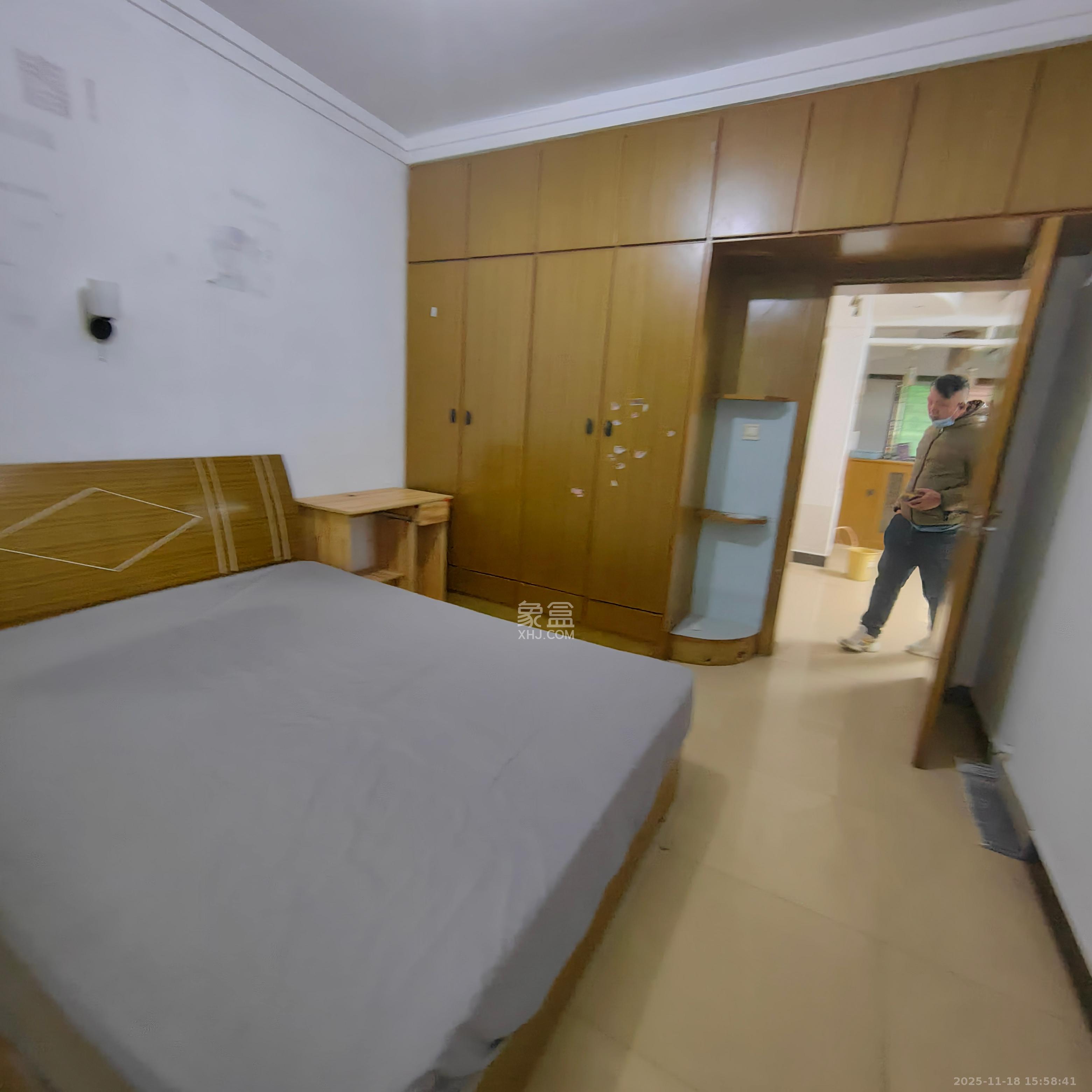 中南汽车世界  2室2厅1卫    1100.0元/月室内图