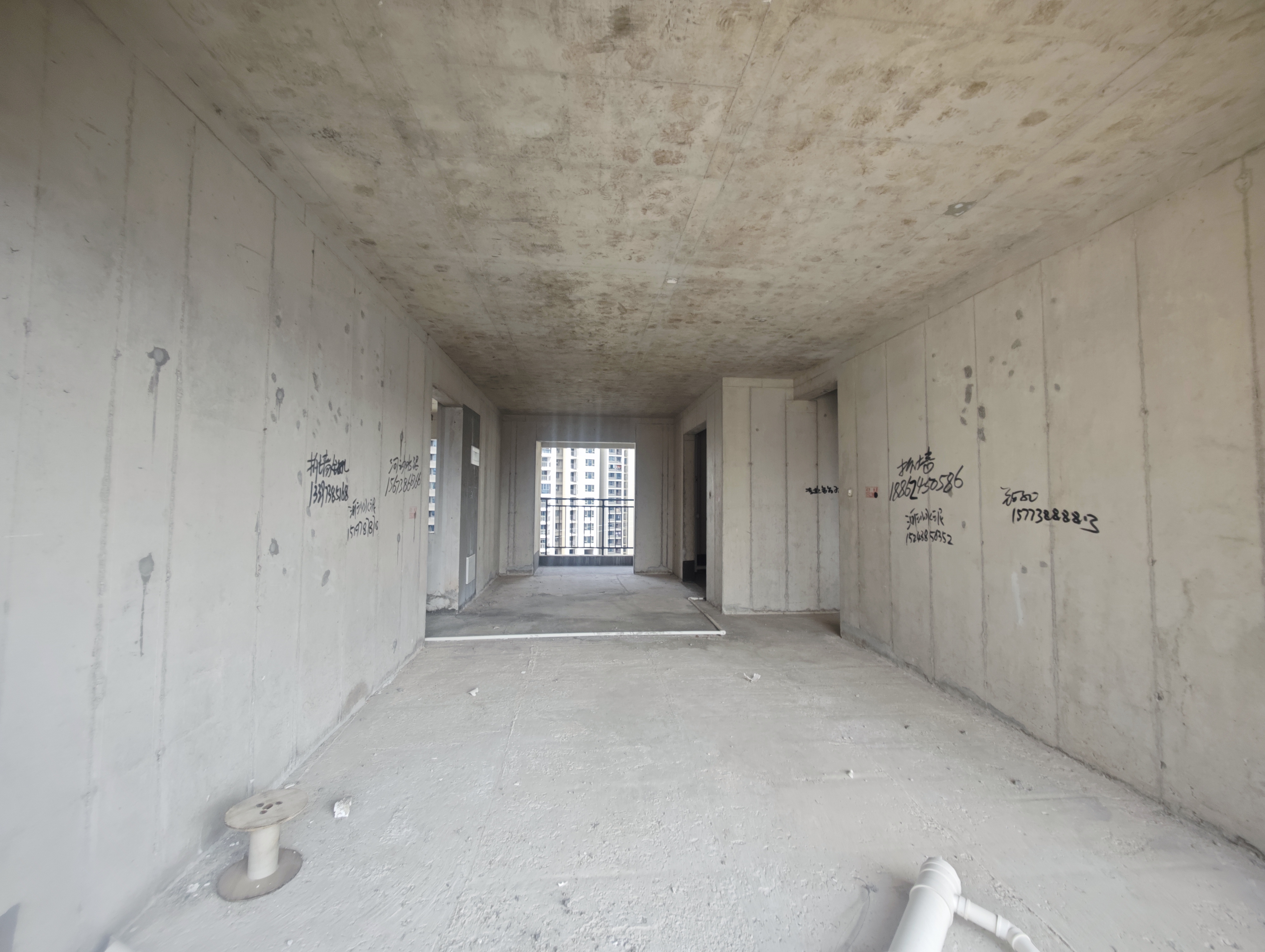 湘中府央玺  4室2厅2卫    90.0万