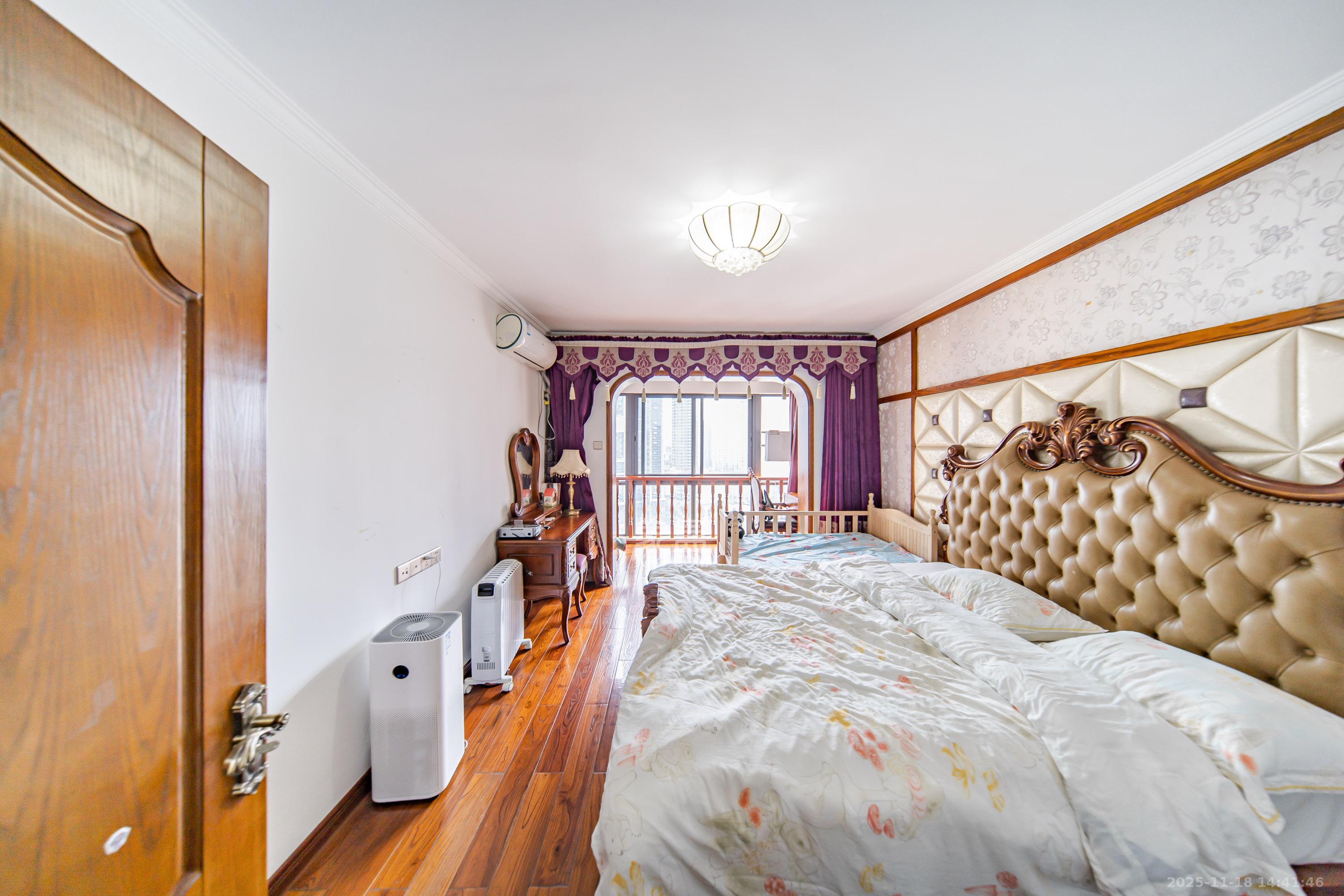 天健壹平方英里（天健芙蓉盛世二期）  3室2厅2卫    130.0万卧室