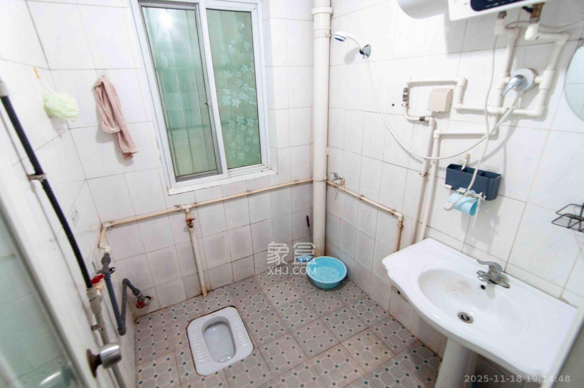 恩瑞麓山名园（龙王港小区）  3室2厅2卫    1900.0元/月室内图