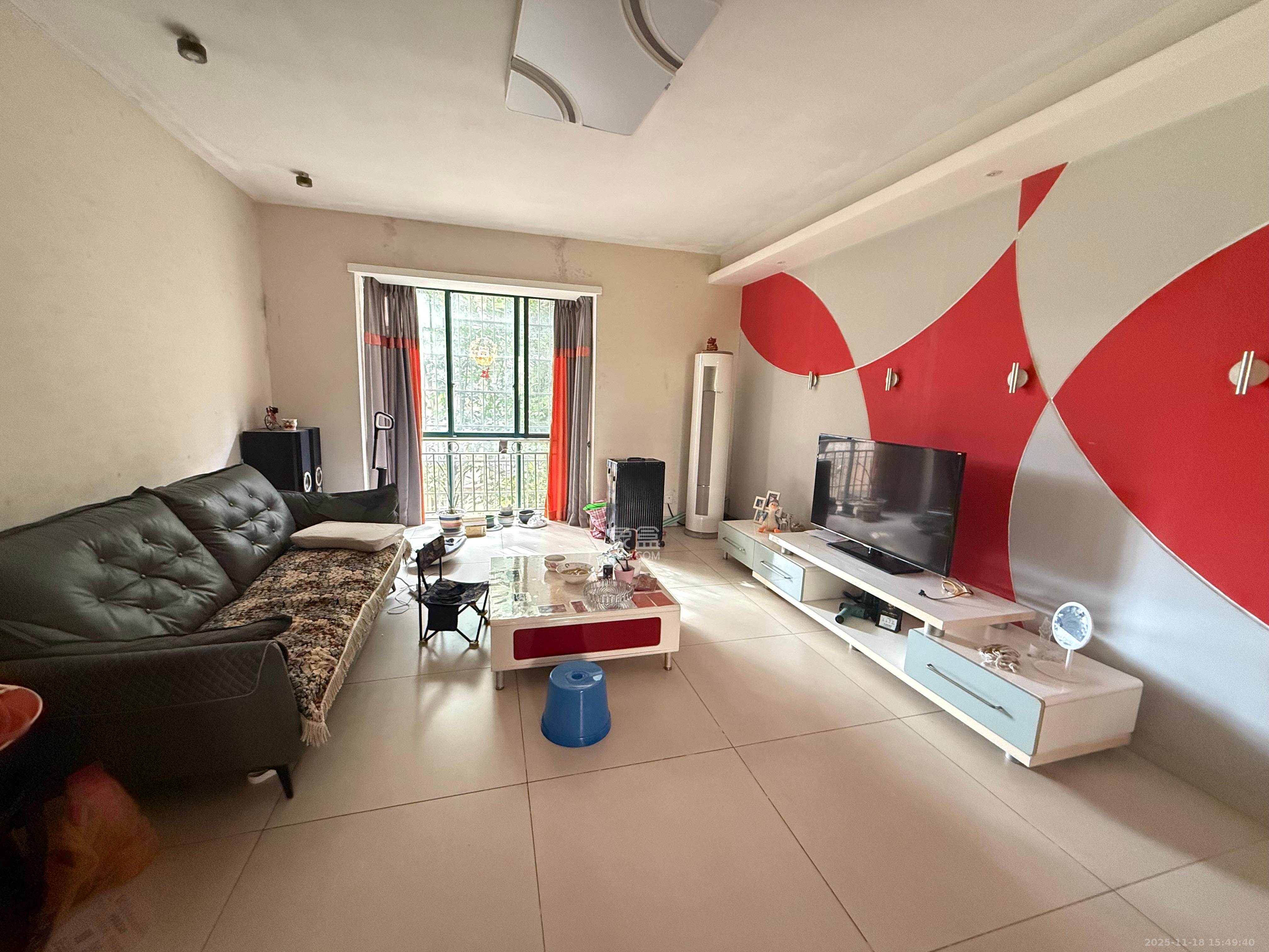 东方新城  4室2厅2卫    3500.0元/月