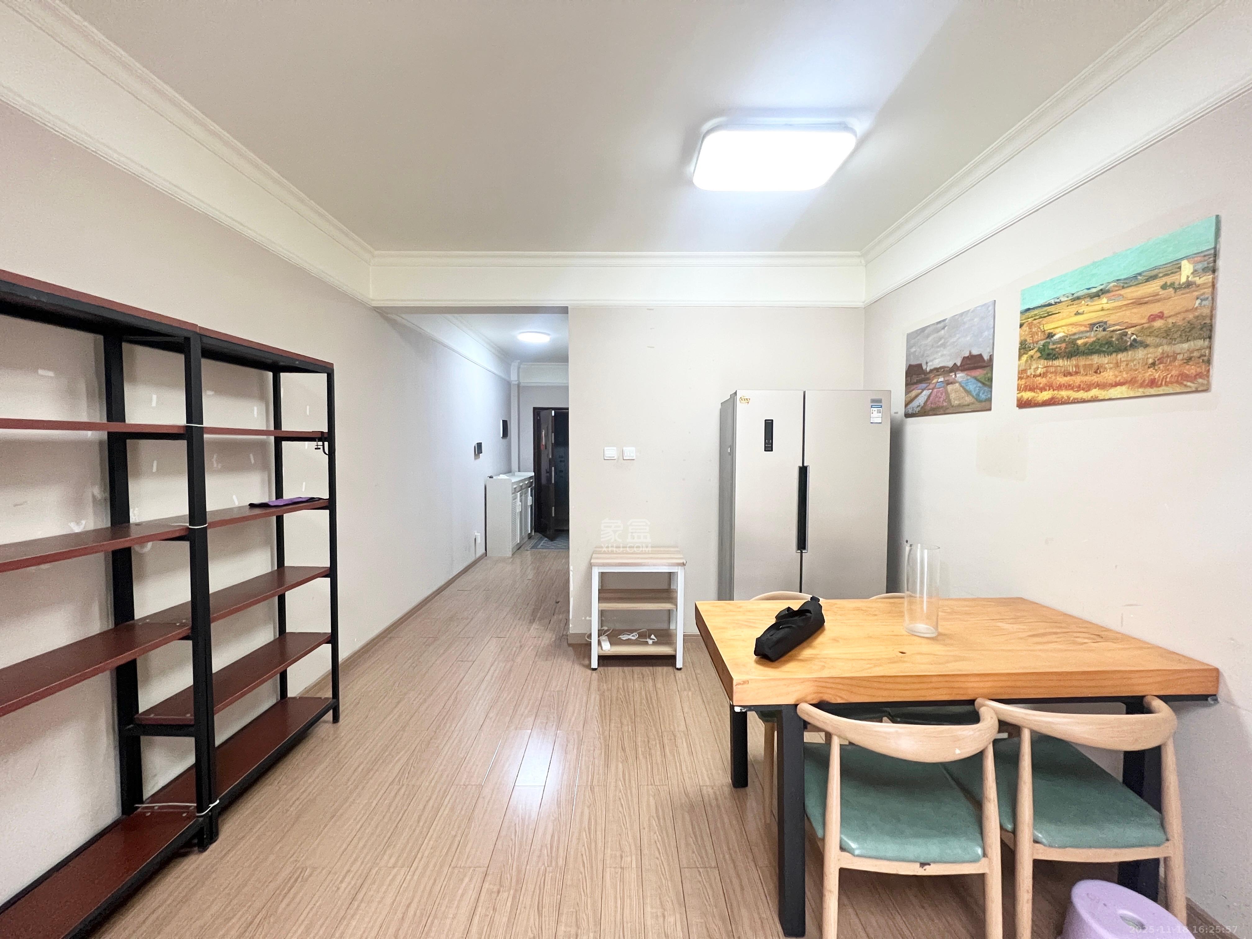 麓谷小镇  3室2厅1卫    2200.0元/月室内图