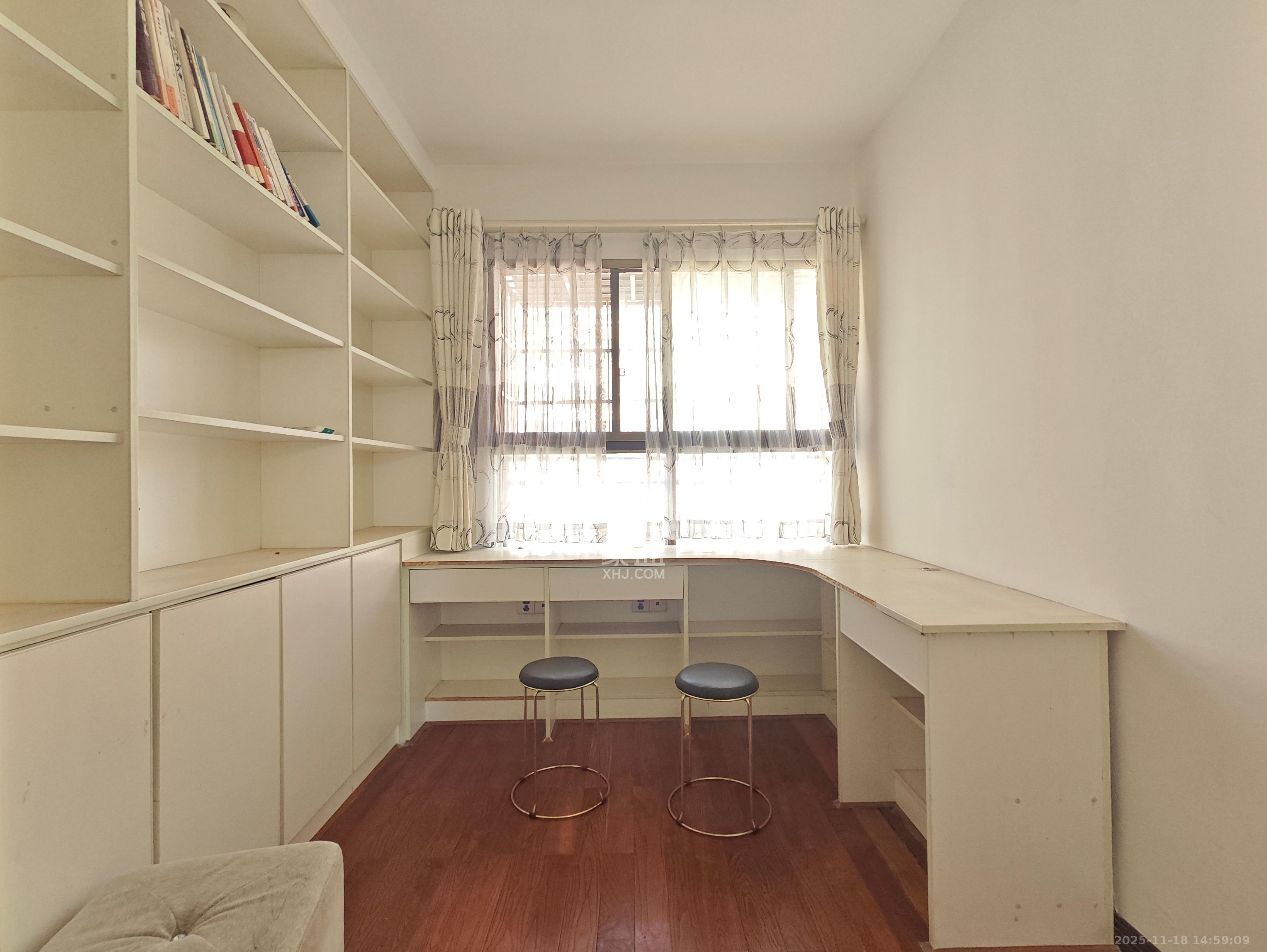 米兰春天  4室2厅2卫    2000.0元/月室内图