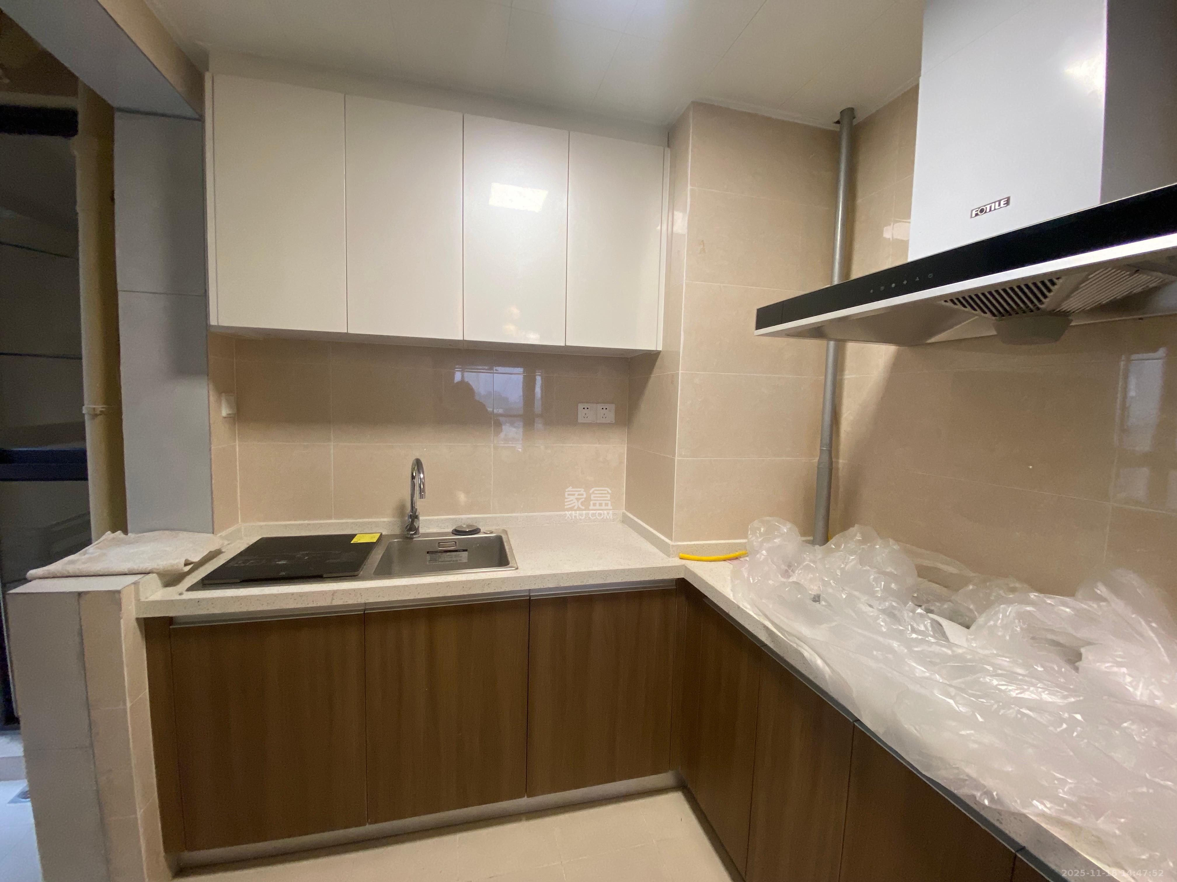 保利香槟国际  3室2厅1卫    1900.0元/月室内图