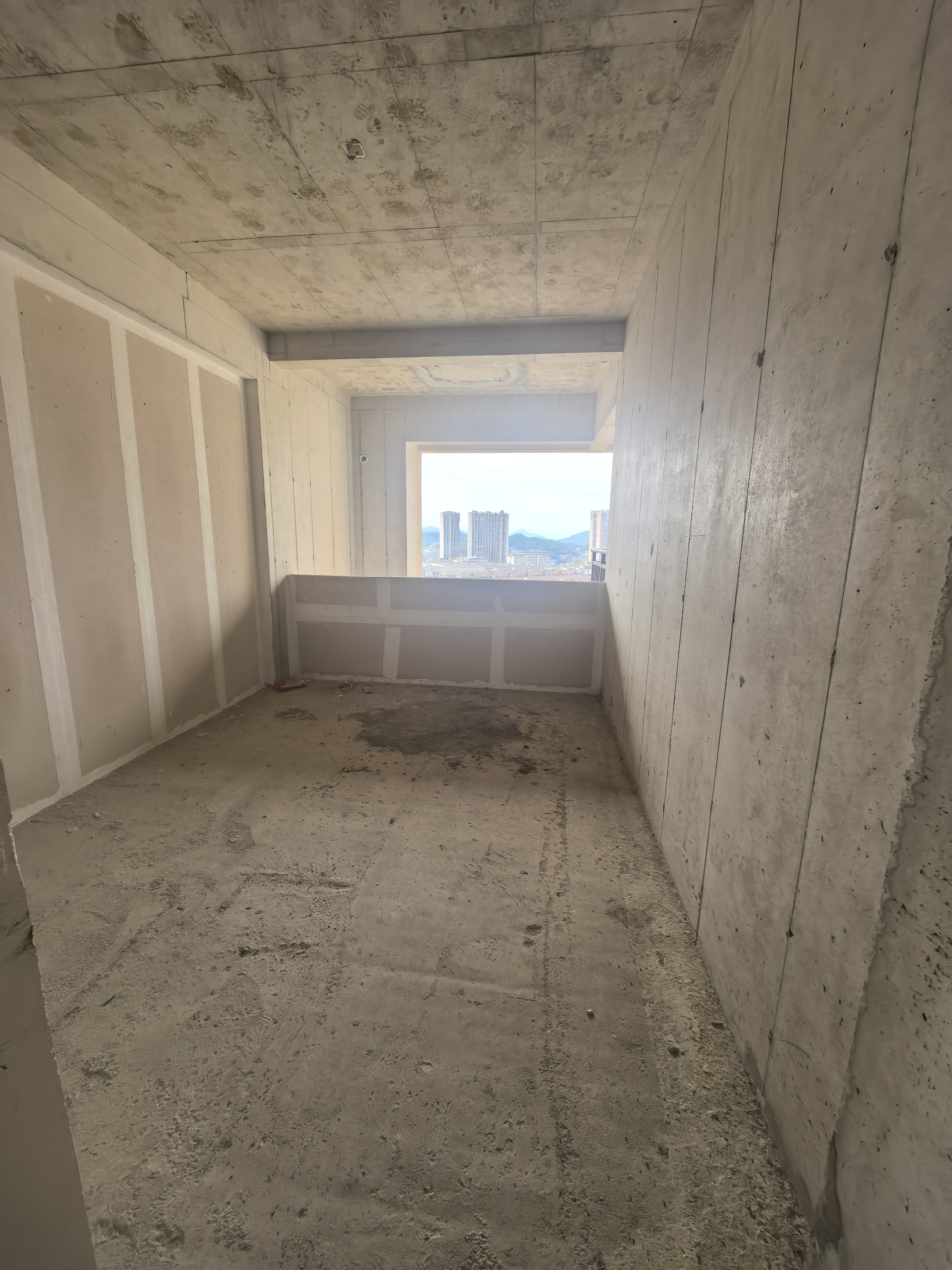 湘中府央玺  1室0厅0卫    92.0万客厅