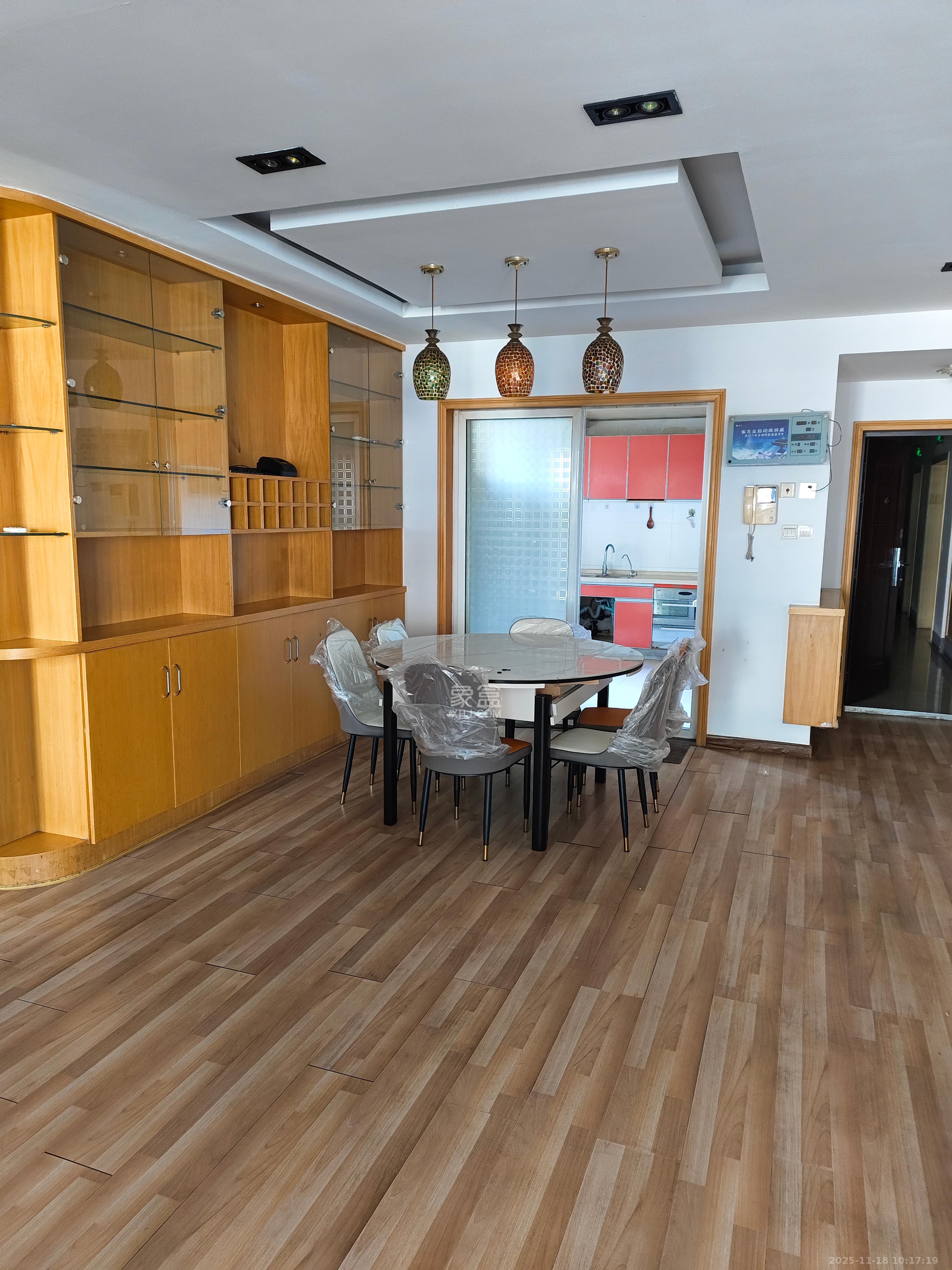 明城公寓  5室2厅2卫    3000.0元/月室内图