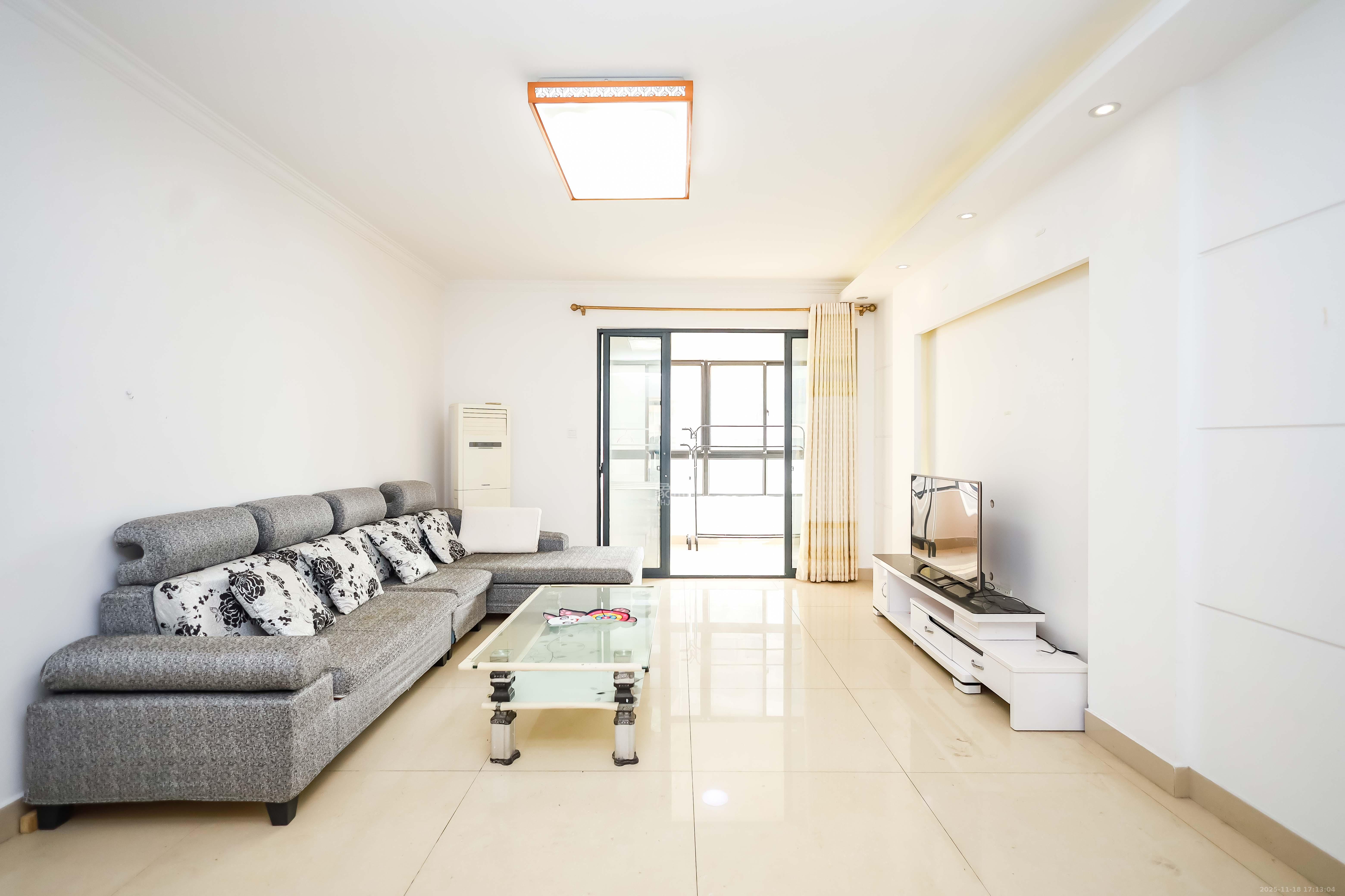 长房时代城 3室2厅2卫 118.8万 长房时代城 3室2厅2卫 118.8万客厅