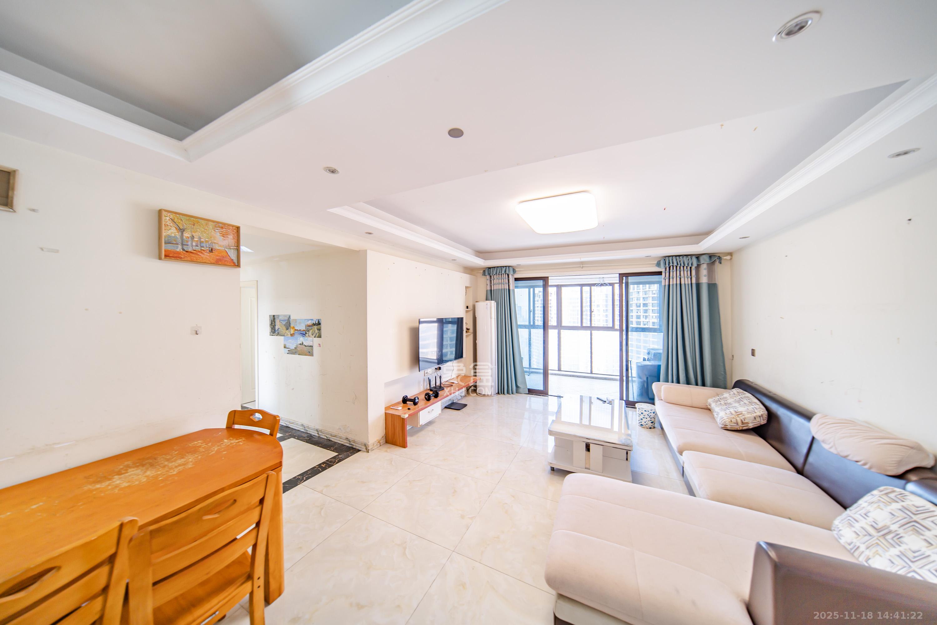 海洋半岛(月珑湾) 3室2厅2卫 108.0万 海洋半岛(月珑湾) 3室2厅2卫 108.0万客厅