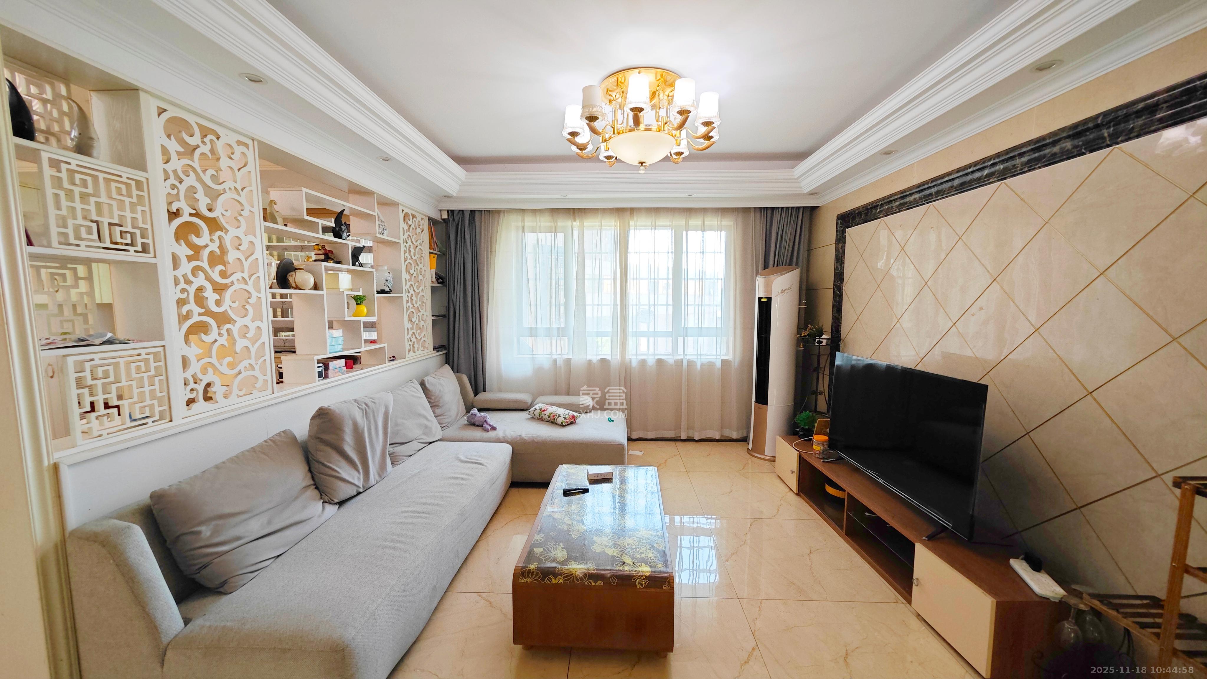 长大卧琥  3室2厅2卫    2800.0元/月室内图1