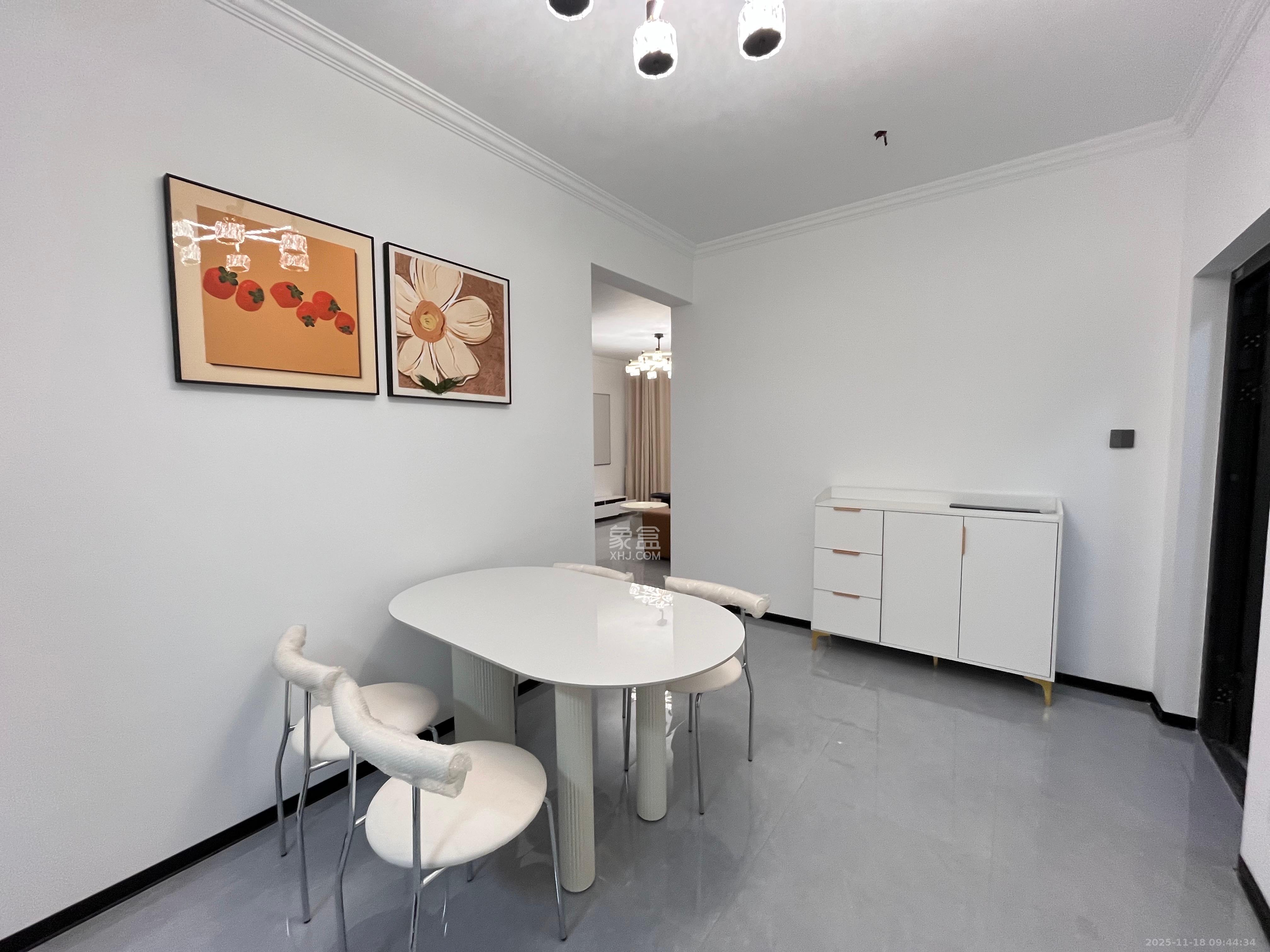 岭福家苑(天心佳苑) 3室2厅1卫 3600.0元/月 岭福家苑(天心佳苑) 3室2厅1卫 3600.0元/月室内图