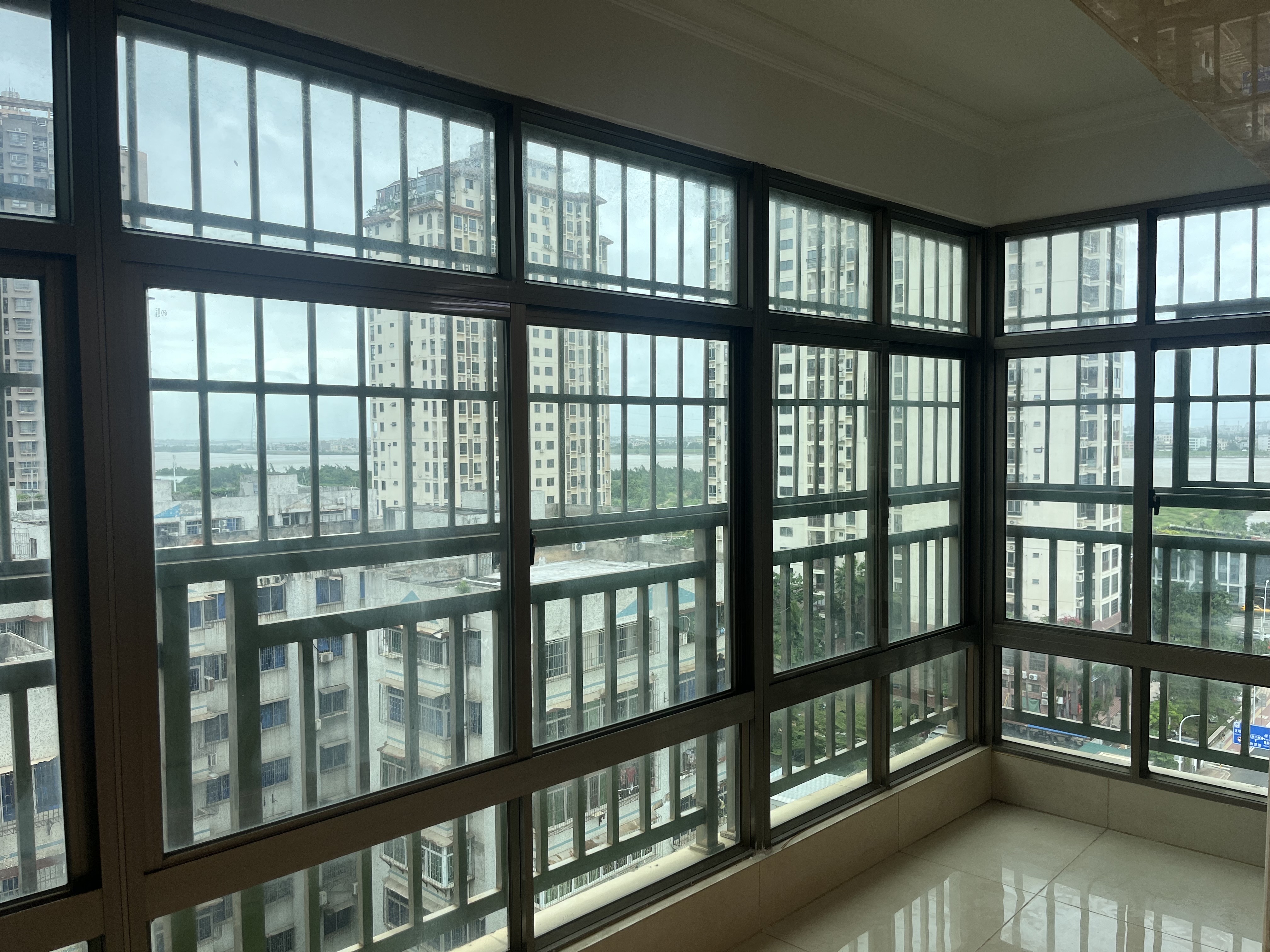 滨江宝恒  4室2厅2卫    3300.0元/月室内图