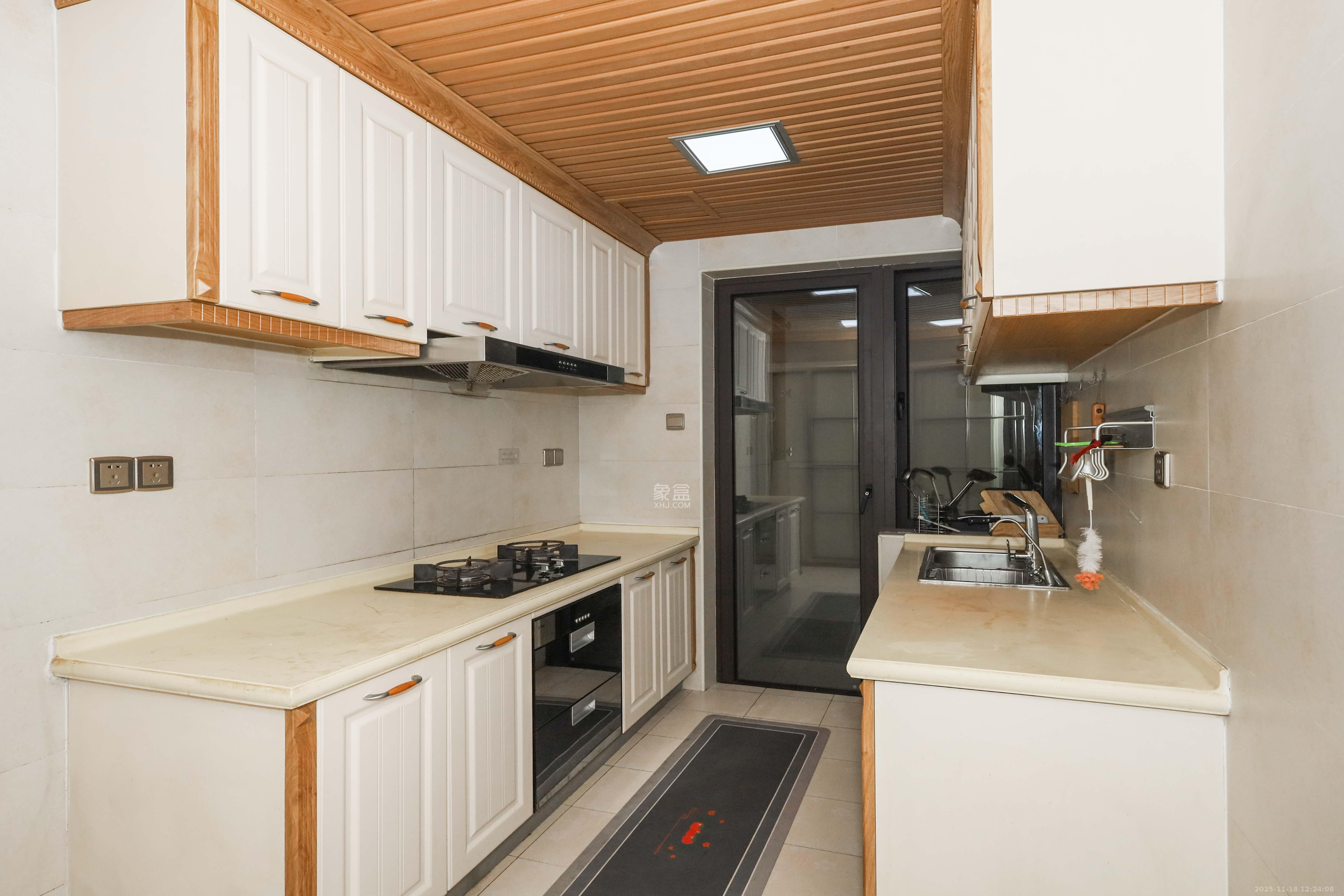 保利麓谷林语D区 3室2厅2卫 199.0万 保利麓谷林语D区 3室2厅2卫 199.0万厨房