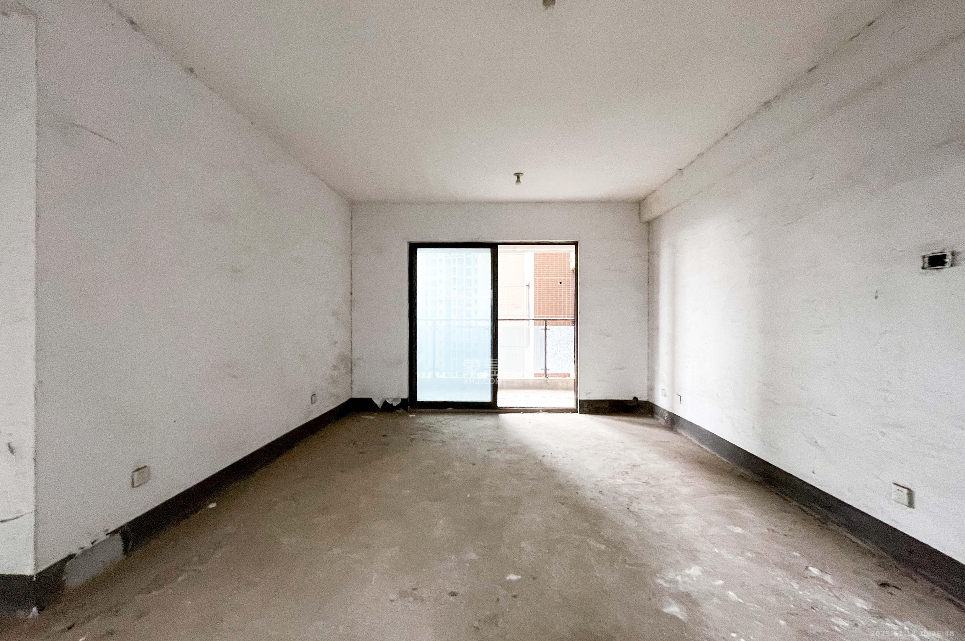 达美D6区 4室2厅2卫 110.0万 达美D6区 4室2厅2卫 110.0万客厅