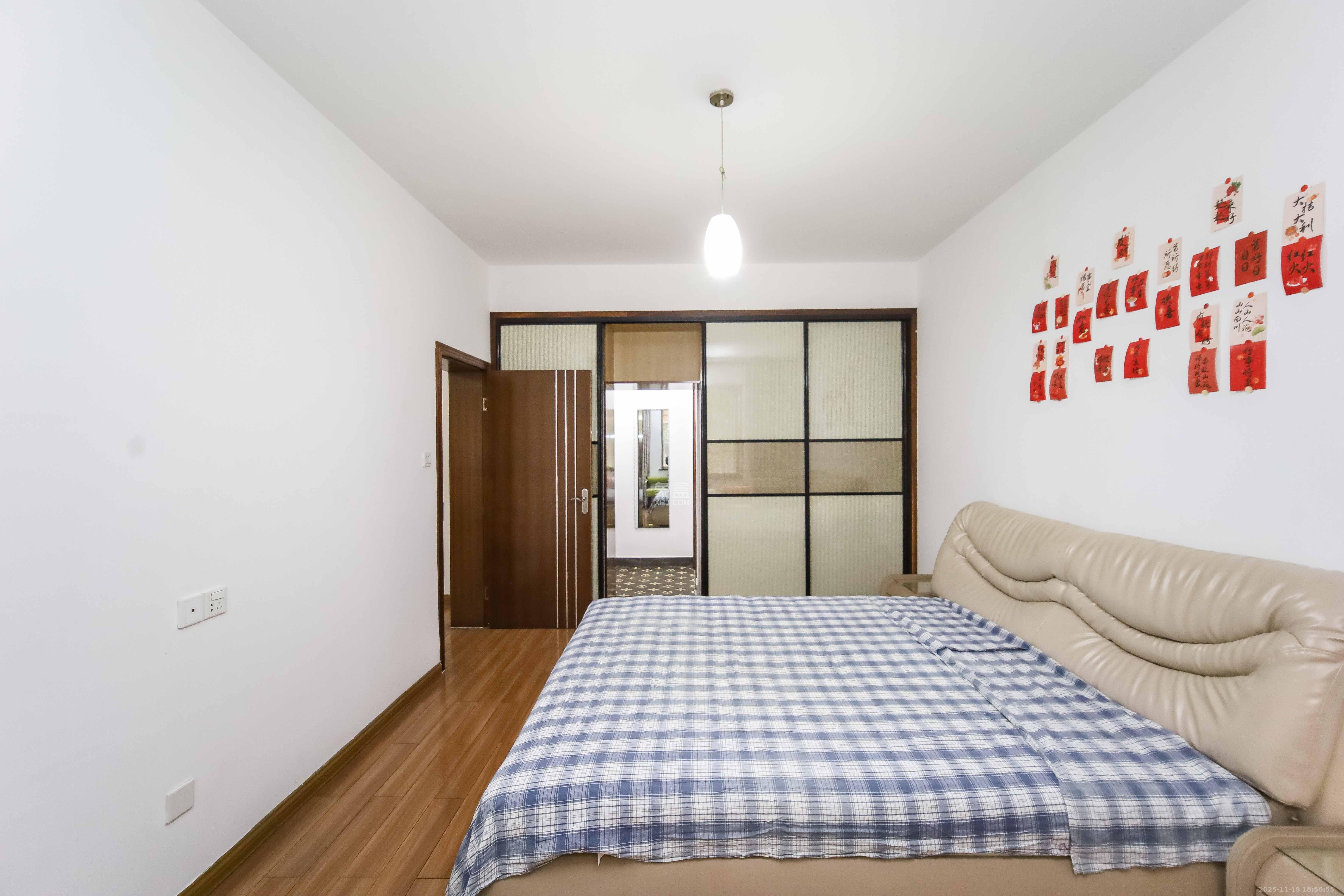 芙蓉公寓 4室2厅2卫 147.0万 芙蓉公寓 4室2厅2卫 147.0万卧室