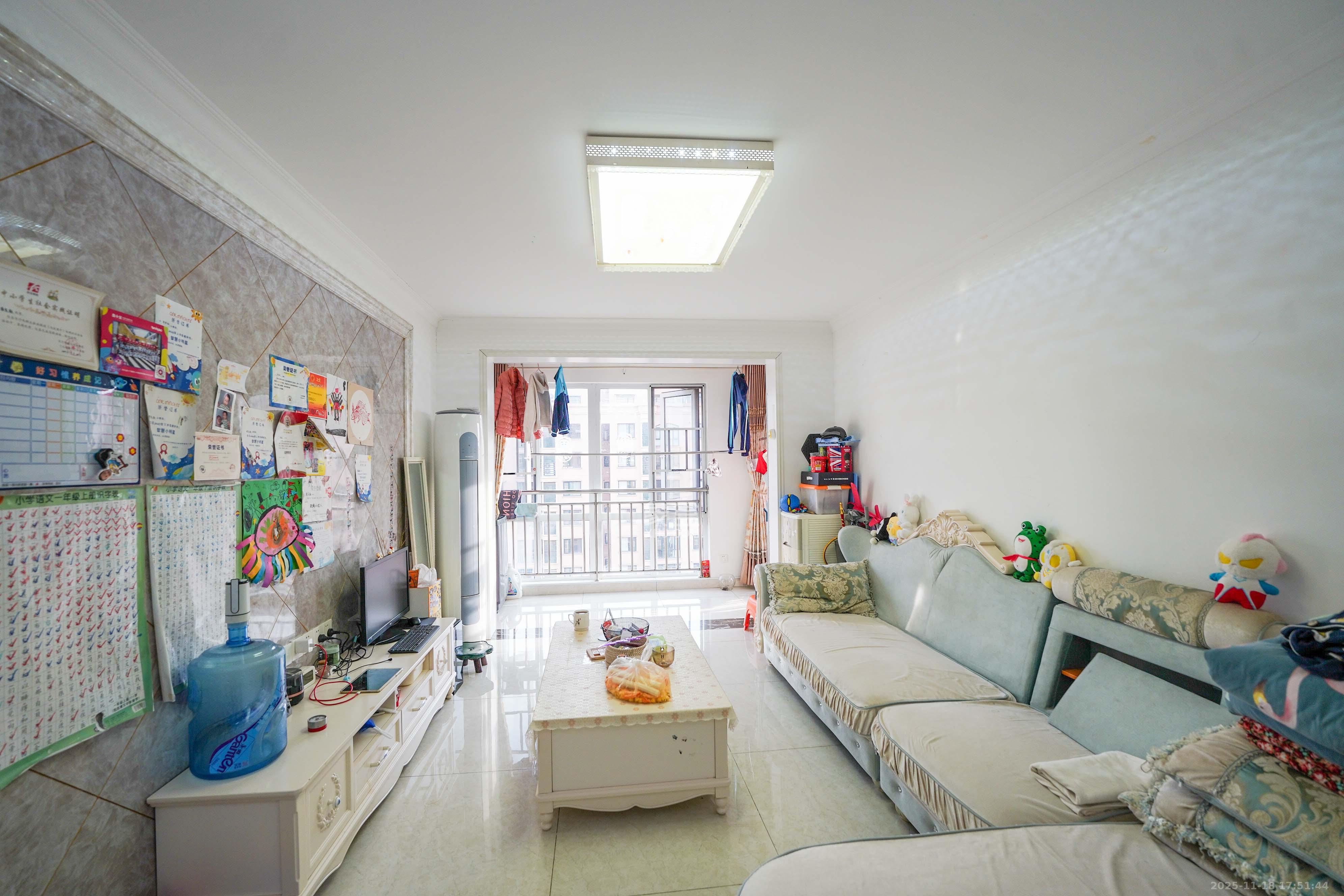 丽发新城 2室2厅1卫 58.0万 丽发新城 2室2厅1卫 58.0万客厅