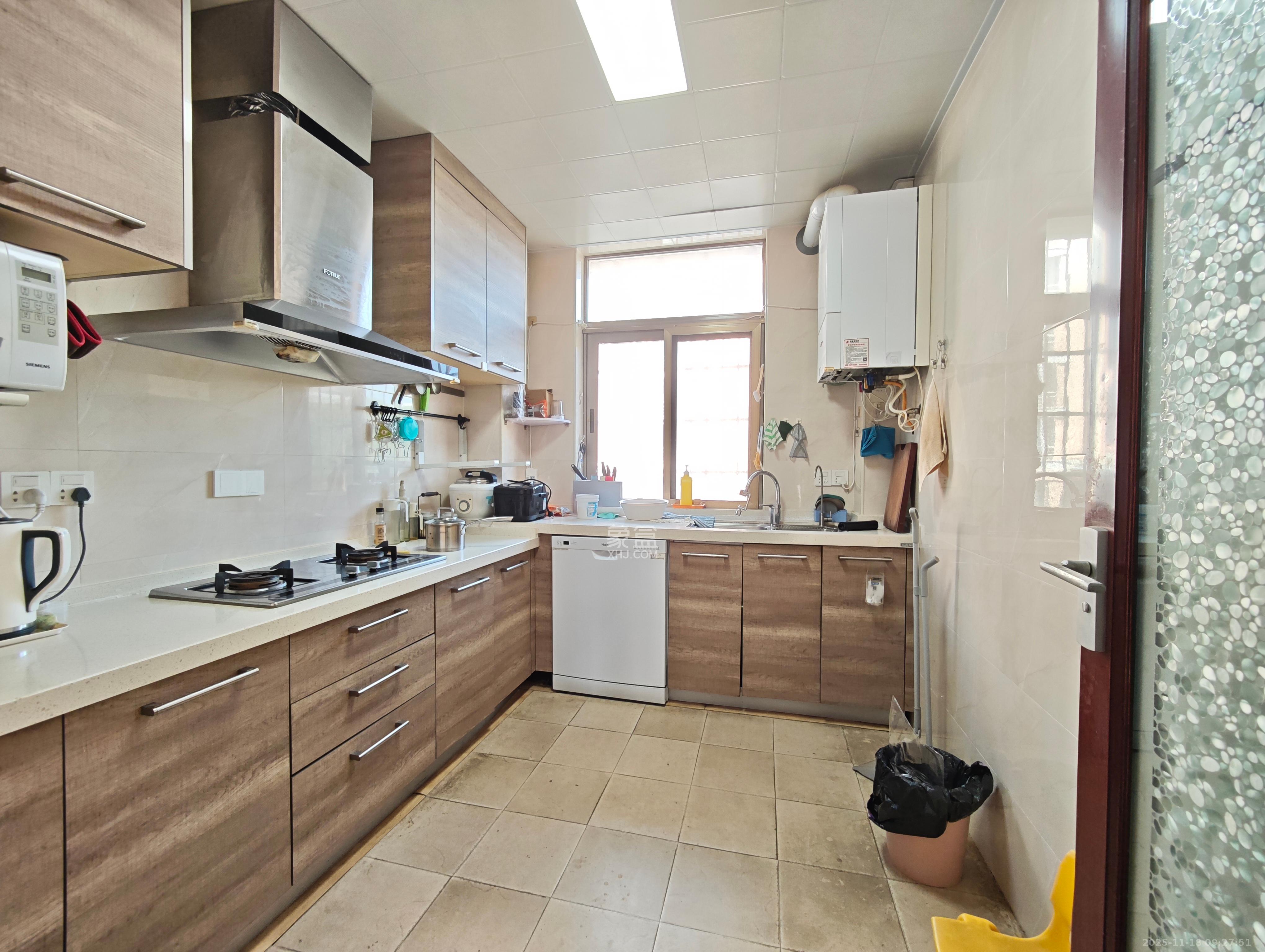 南苑小区 3室2厅2卫 126.0万 南苑小区 3室2厅2卫 126.0万其他