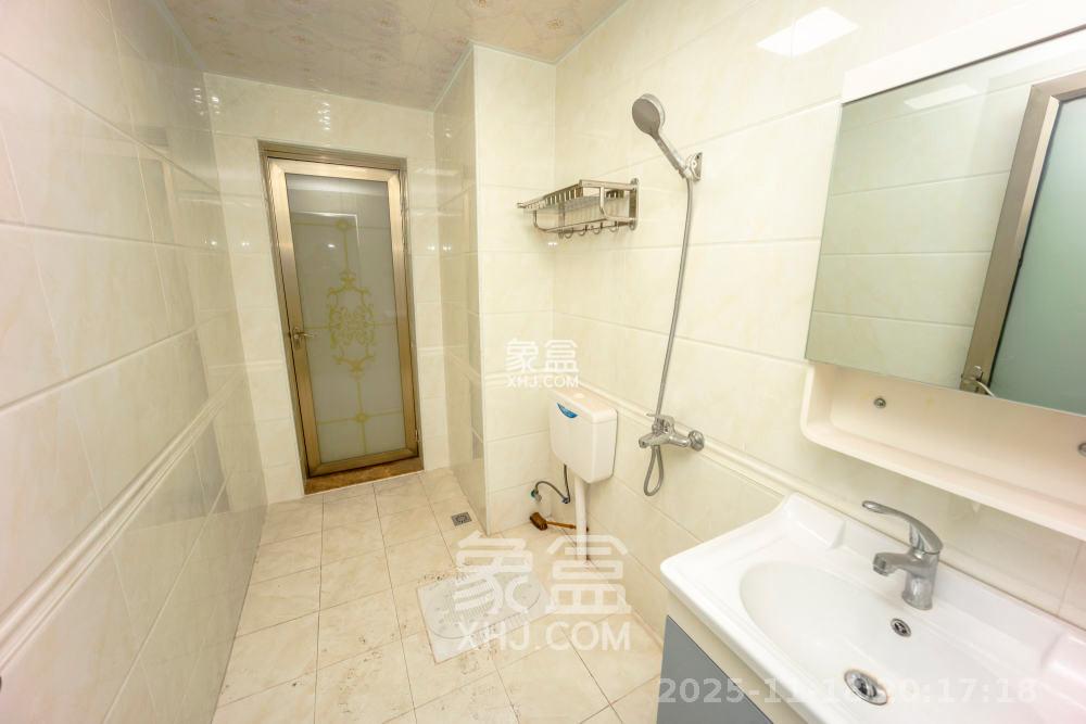 保利国际广场  3室2厅1卫    4500.0元/月