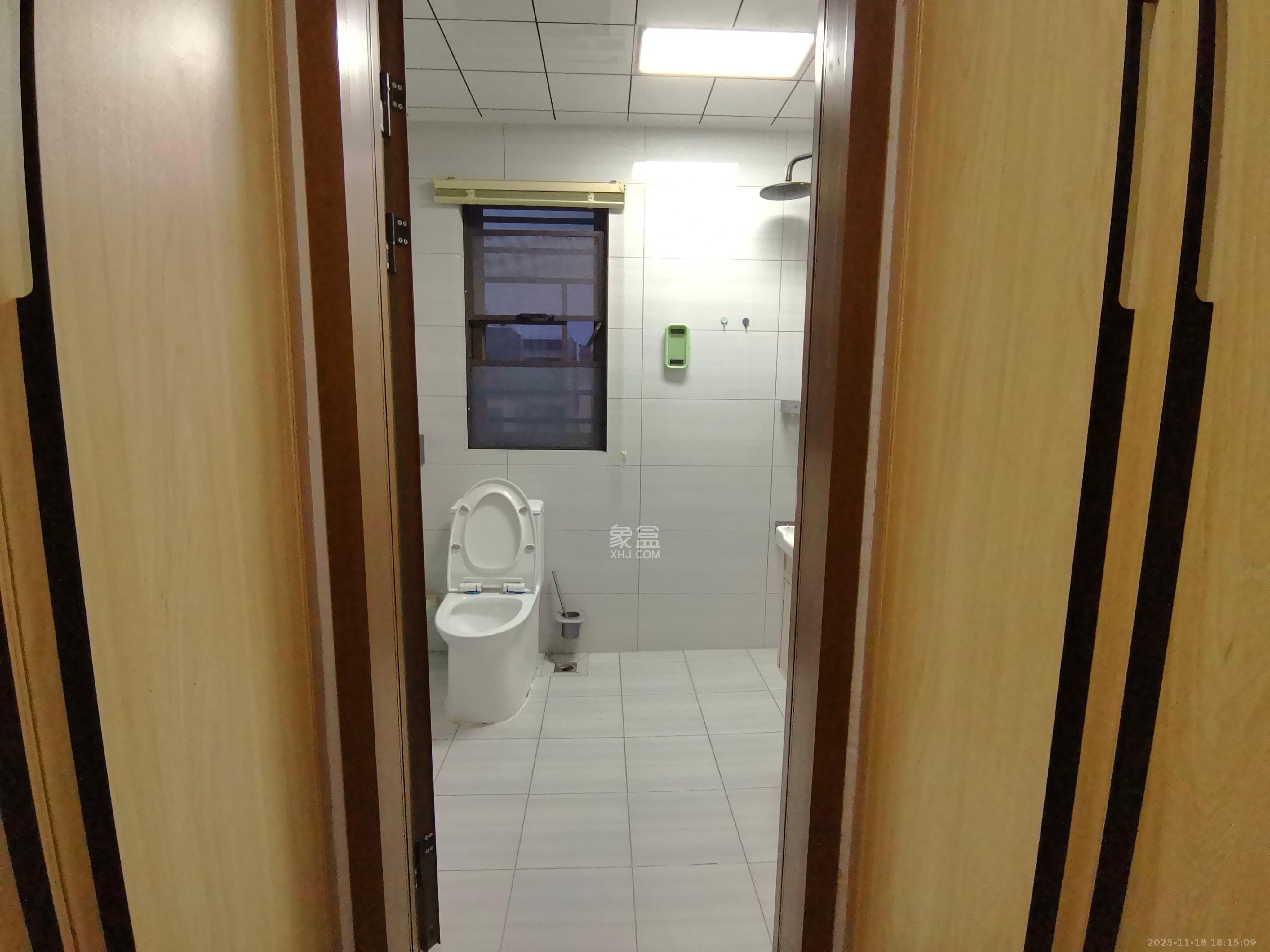 保利大都汇一期、二期  4室2厅2卫    3400.0元/月室内图