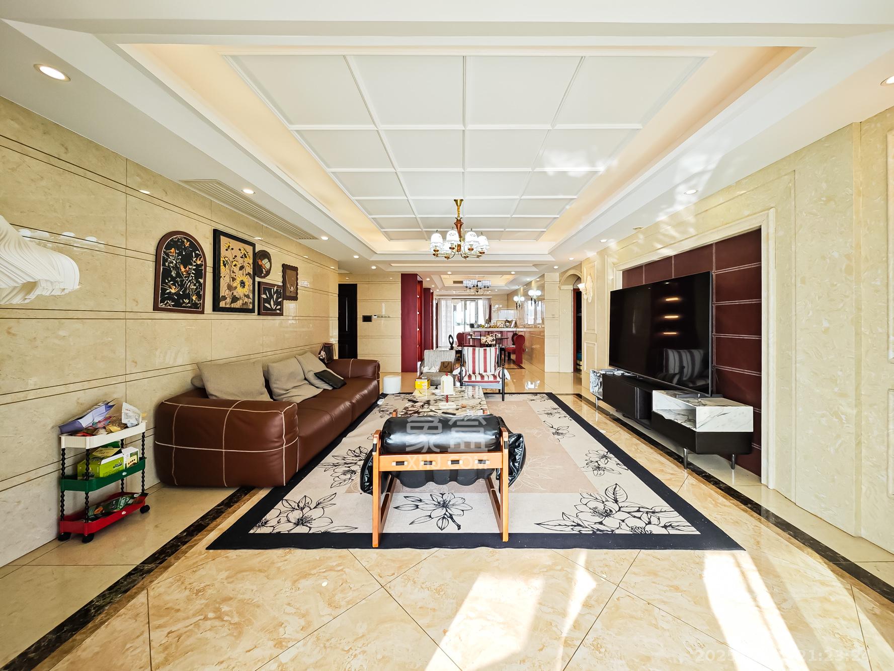 楚天逸品  1室2厅2卫    410.0万