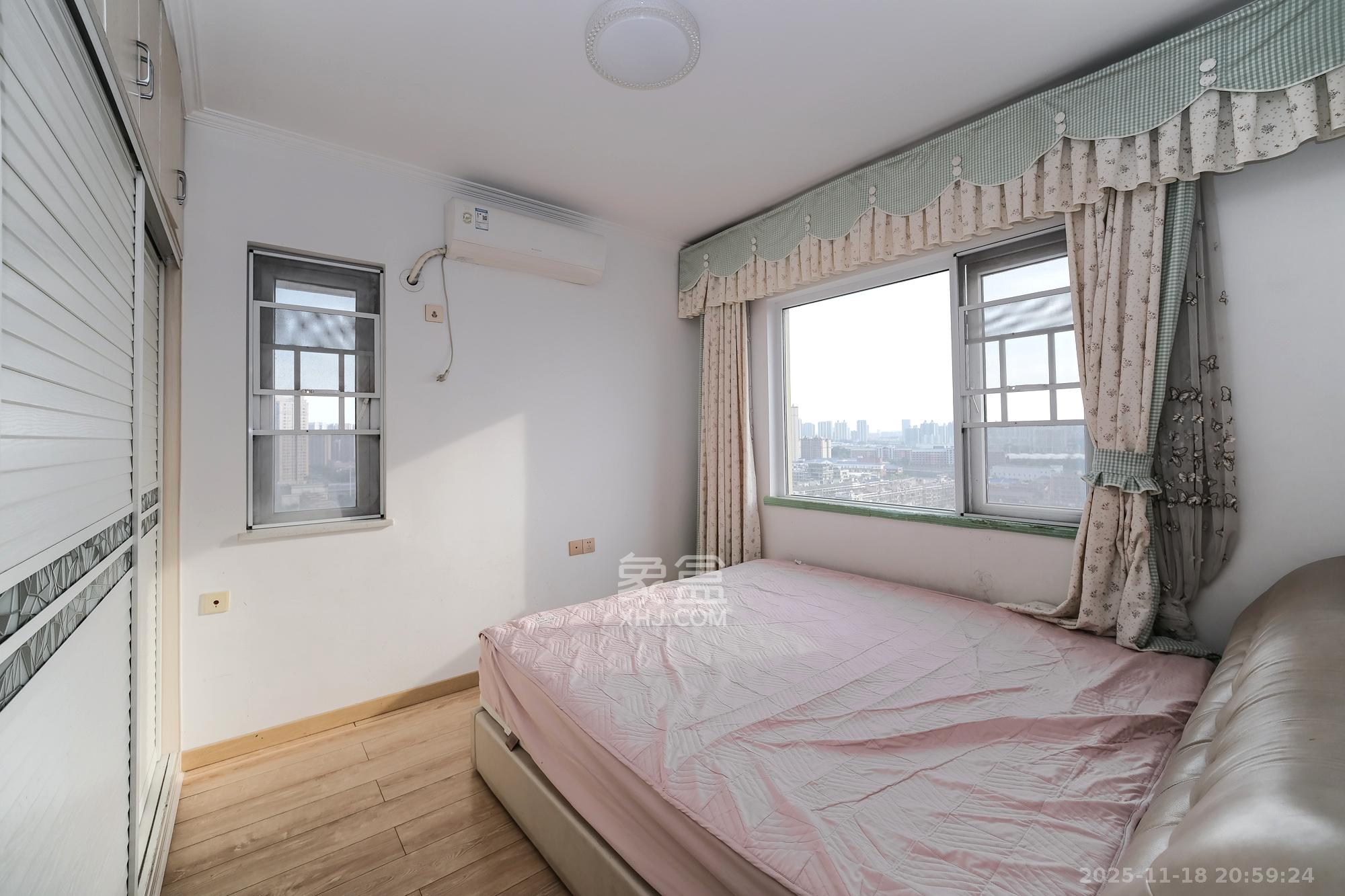 保利香槟国际 3室2厅1卫 69.8万 保利香槟国际 3室2厅1卫 69.8万卧室