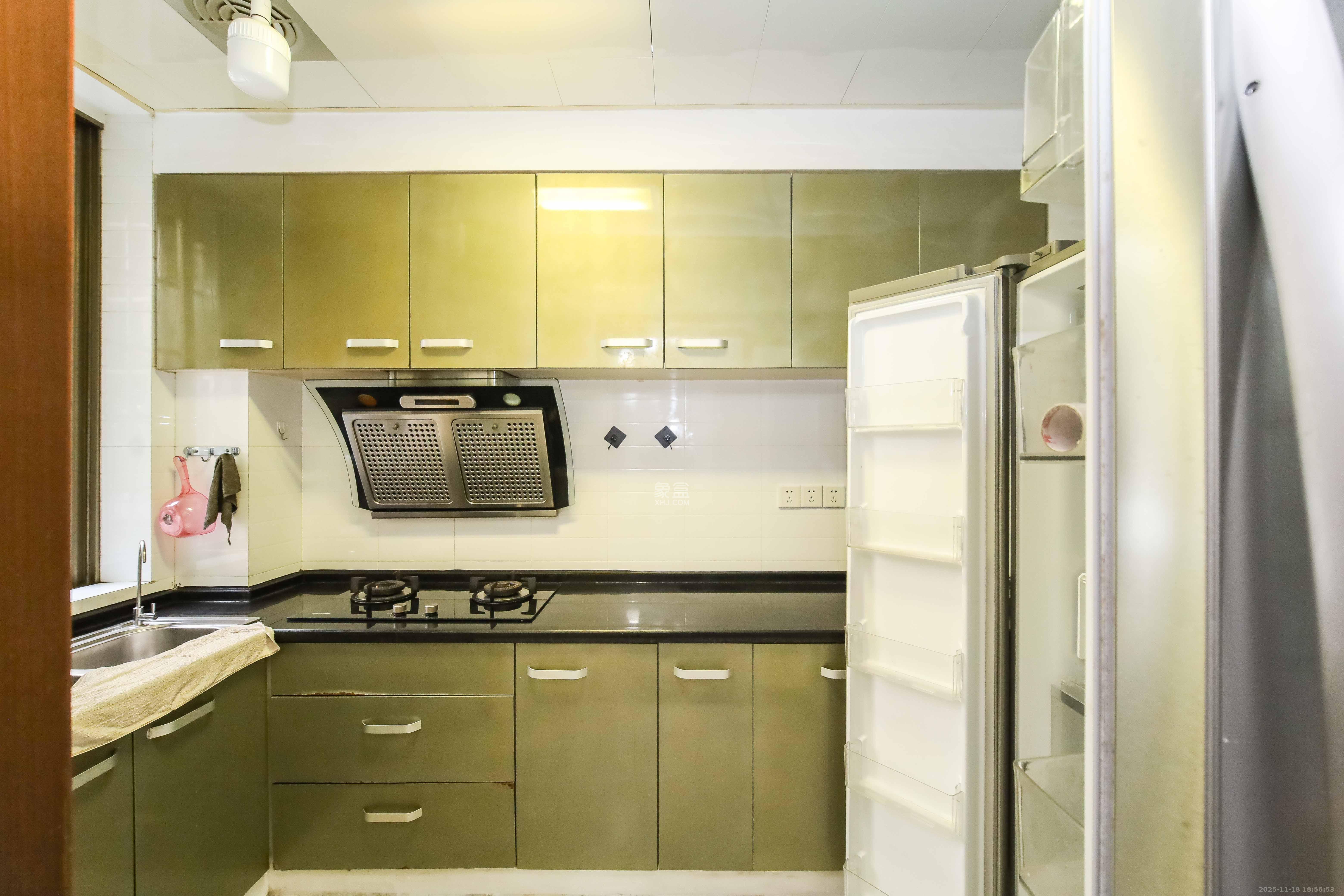 芙蓉公寓 4室2厅2卫 147.0万 芙蓉公寓 4室2厅2卫 147.0万厨房