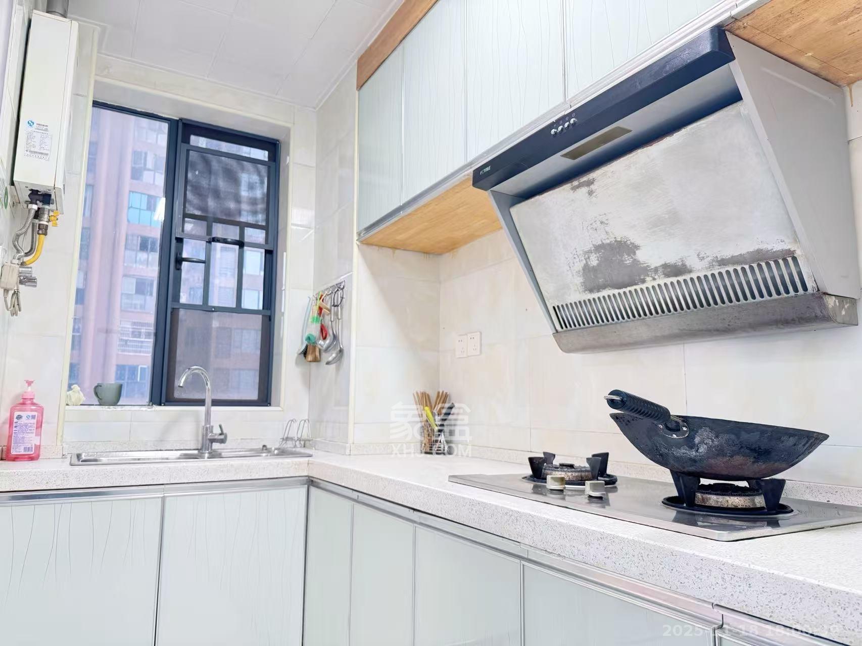 富春山 3室2厅2卫 2400.0元/月 富春山 3室2厅2卫 2400.0元/月室内图