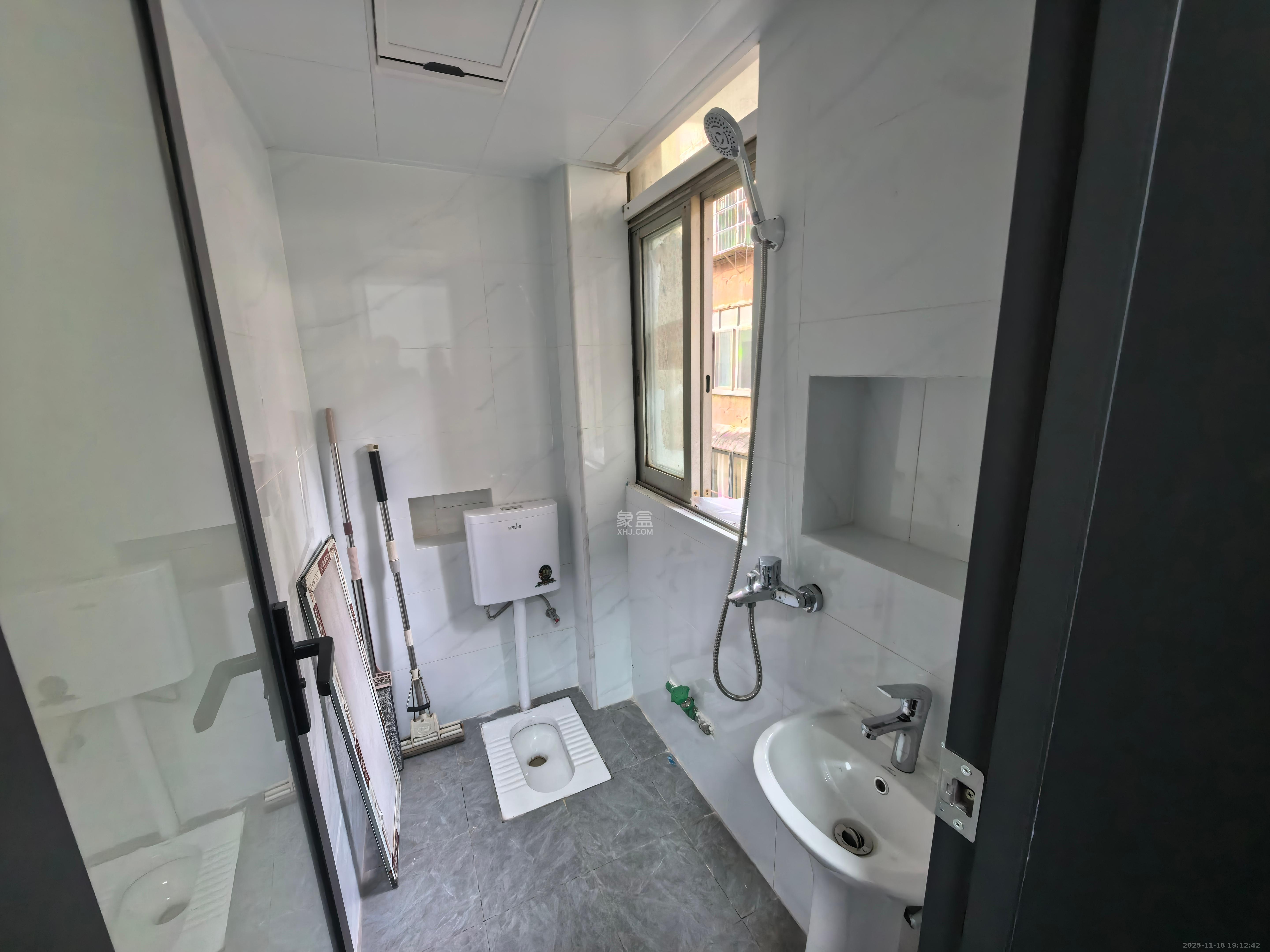 湖南省糖酒公司大院 1室0厅0卫 2600.0元/月 湖南省糖酒公司大院 1室0厅0卫 2600.0元/月室内图