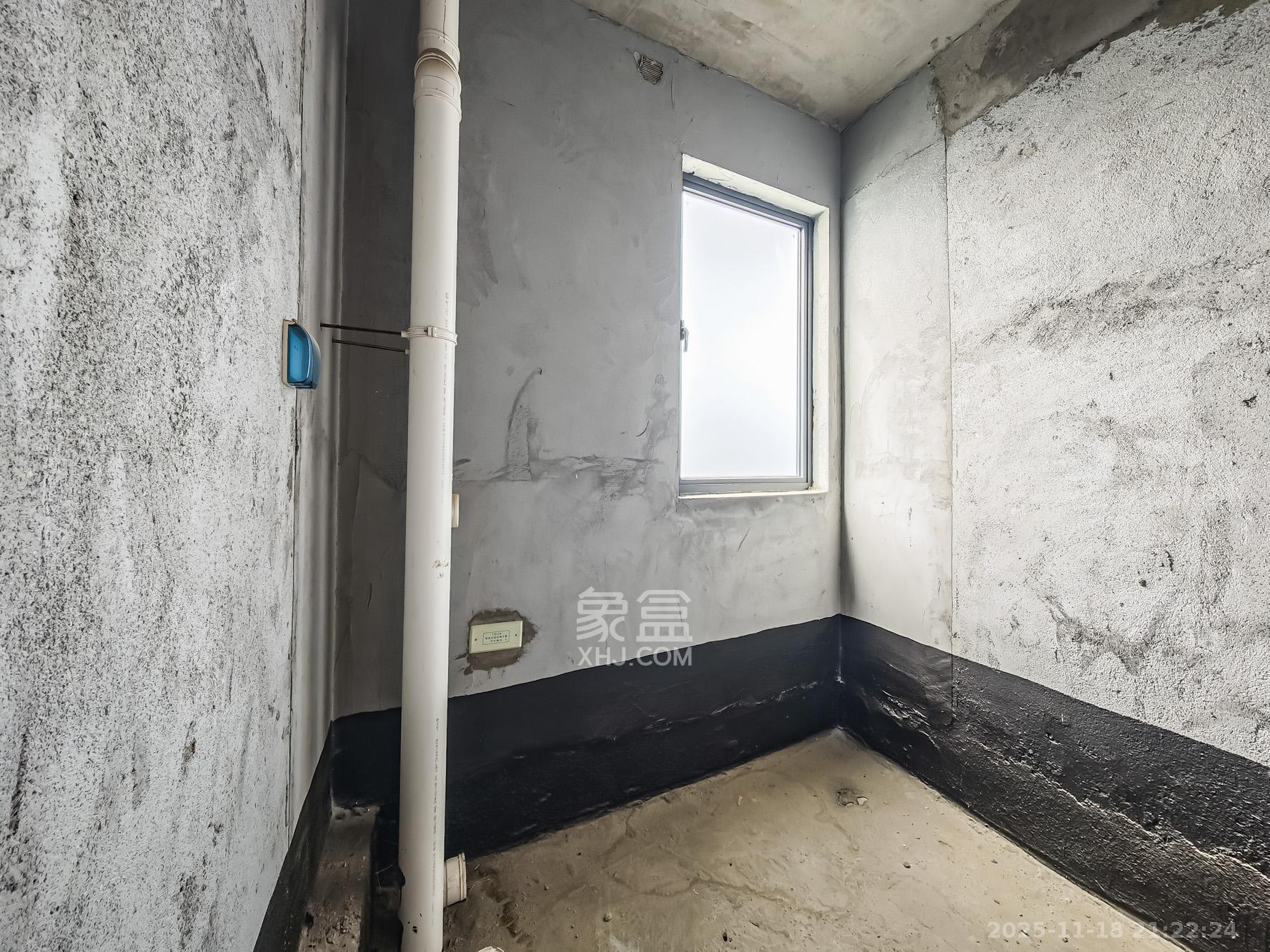 秀峰一品 4室2厅2卫 130.0万 秀峰一品 4室2厅2卫 130.0万卫生间